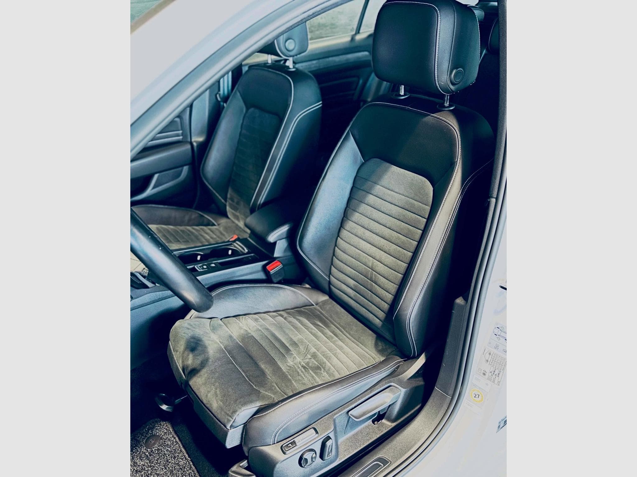 VW Passat PASSAT VARIANT ELEGANCE R-LINE TDI DSG (2023) - Photo 7