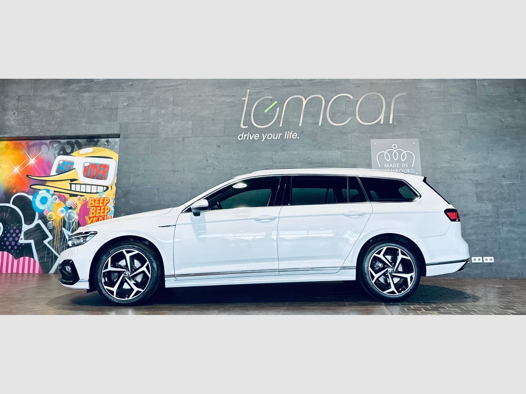 VW Passat PASSAT VARIANT ELEGANCE R-LINE TDI DSG (2023) - Photo 1