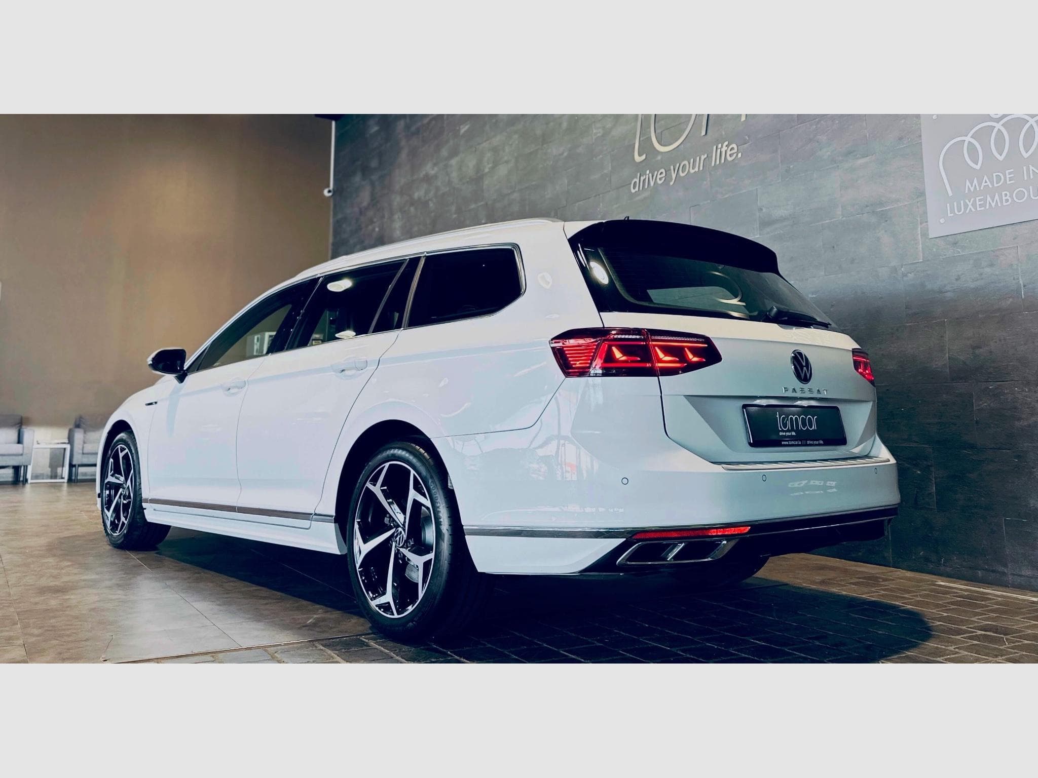 VW Passat PASSAT VARIANT ELEGANCE R-LINE TDI DSG (2023) - Photo 4