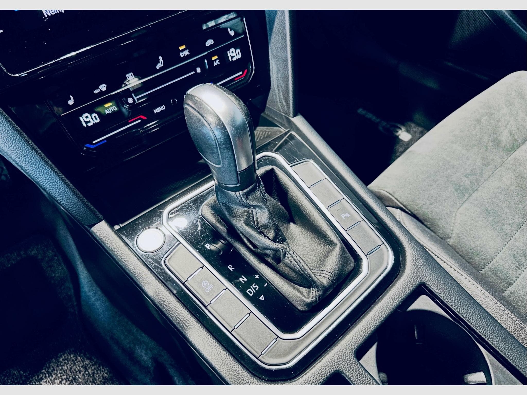 VW Passat PASSAT VARIANT ELEGANCE R-LINE TDI DSG (2023) - Photo 9