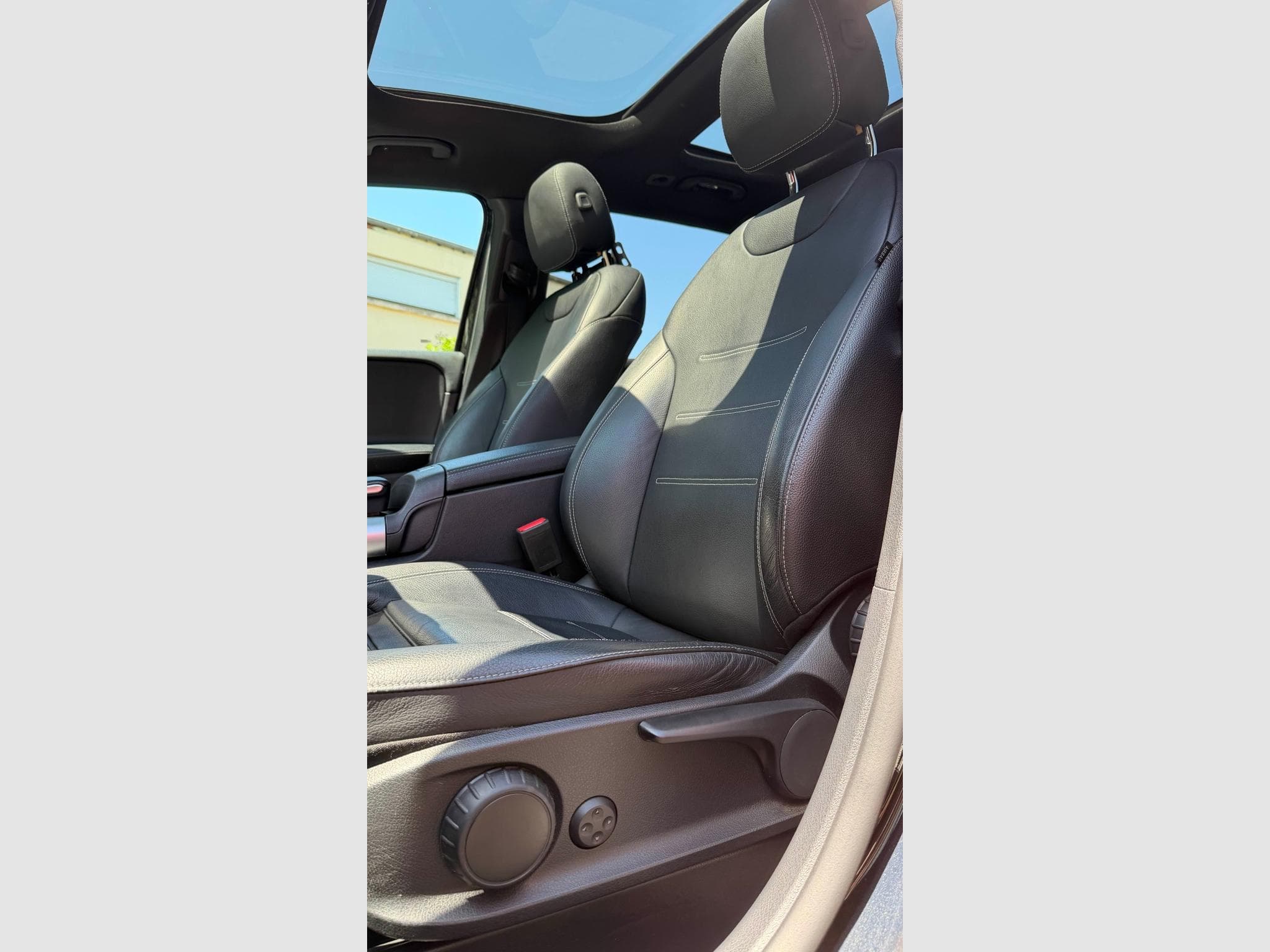 Mercedes GLB 220 GLB 220D AMG (2022) - Photo 14