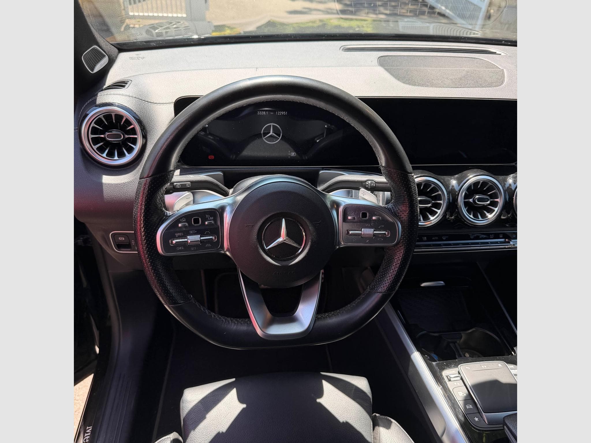 Mercedes GLB 220 GLB 220D AMG (2022) - Photo 15