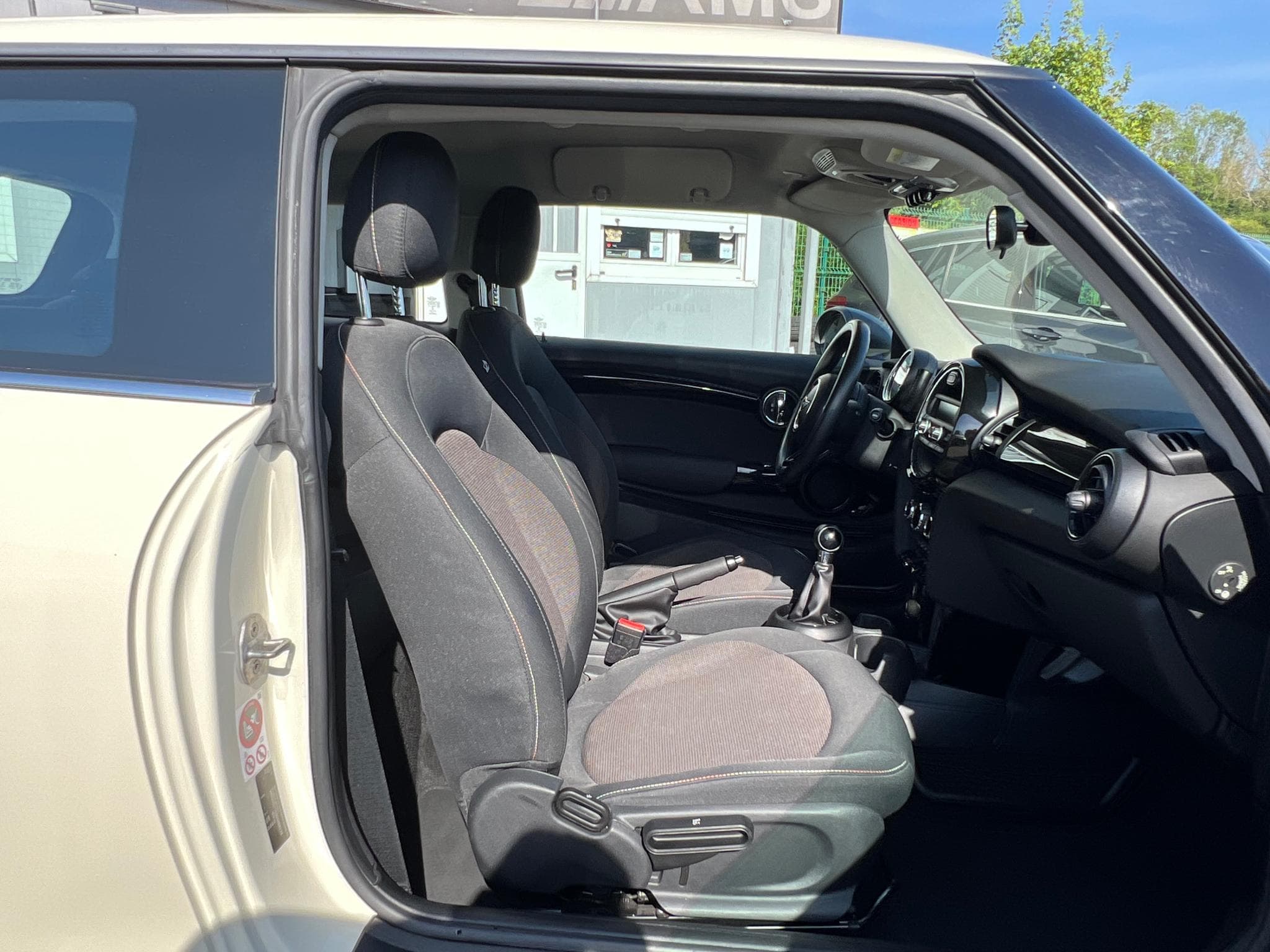 Mini One 1.2 102CV JANTES John Cooper Works (2015) - Photo 11
