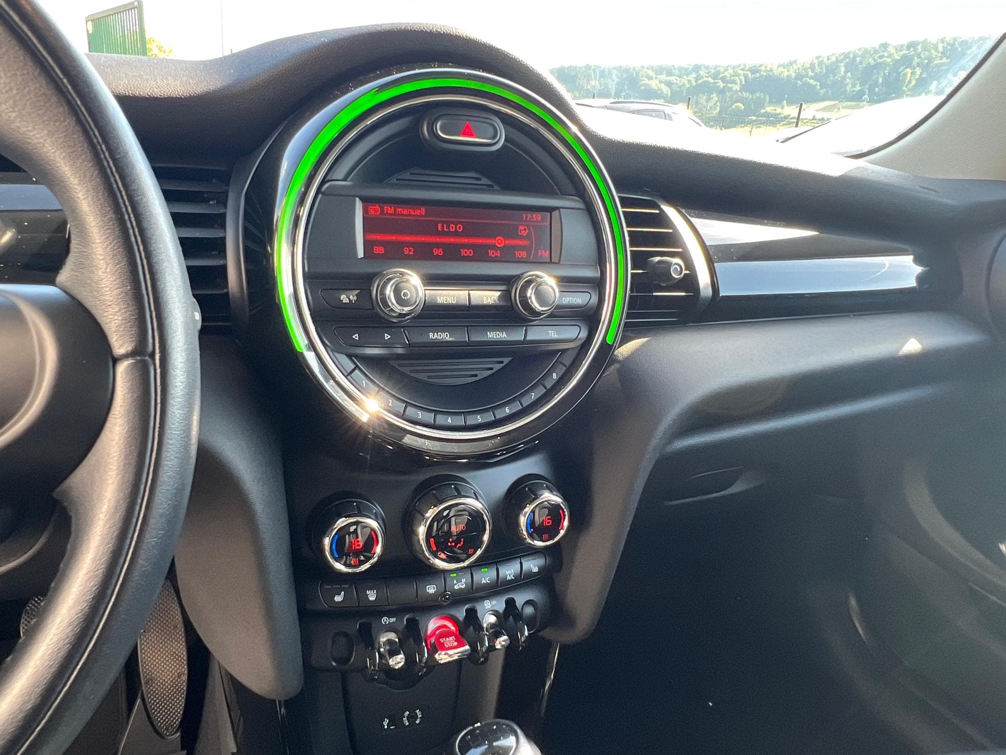 Mini One 1.2 102CV JANTES John Cooper Works (2015) - Photo 9