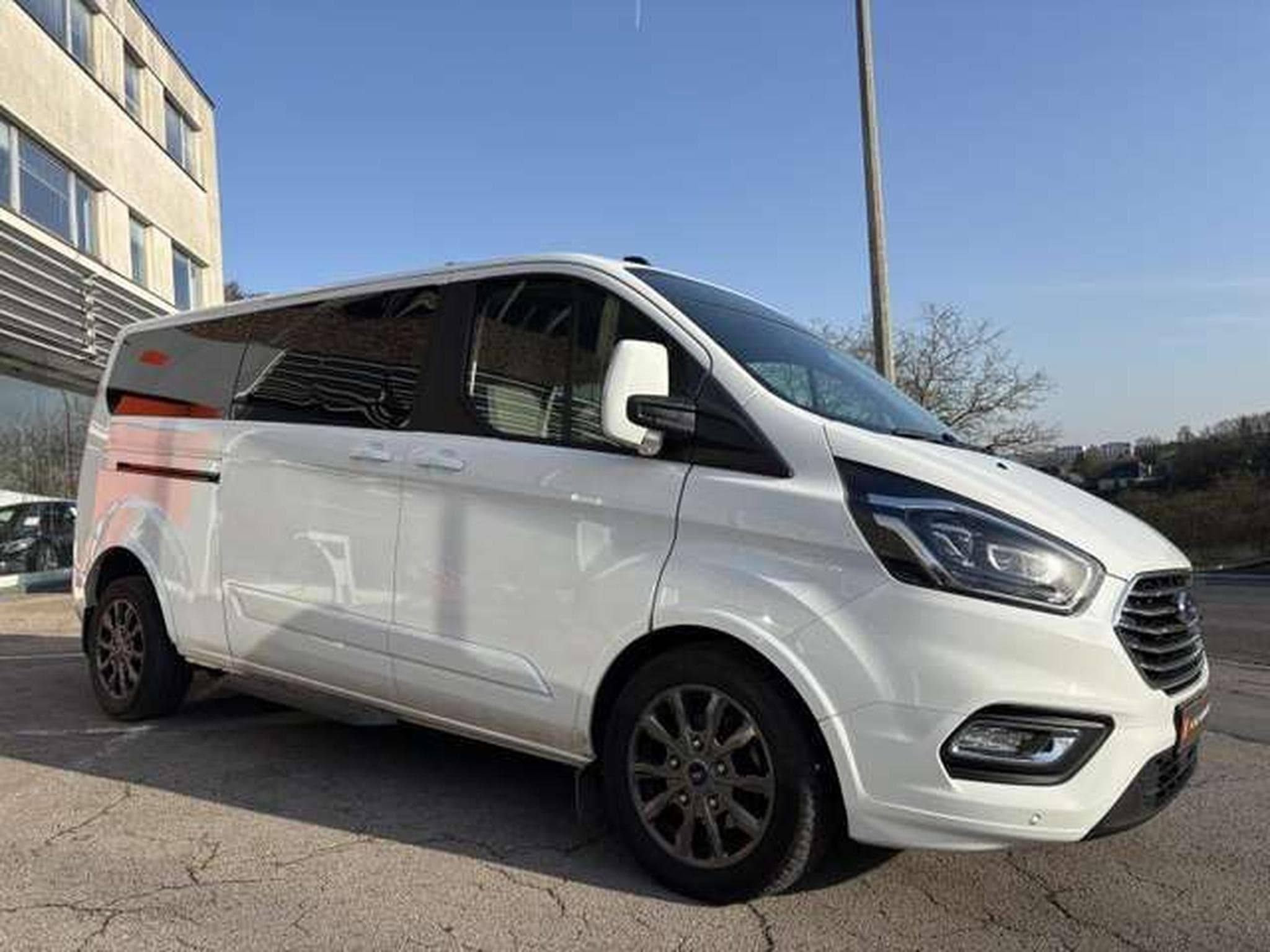 Ford Tourneo 170PS - DIESEL-8 PLACES-JUSQUA 48 MOIS DE GARANTIE (2024) - Photo 4