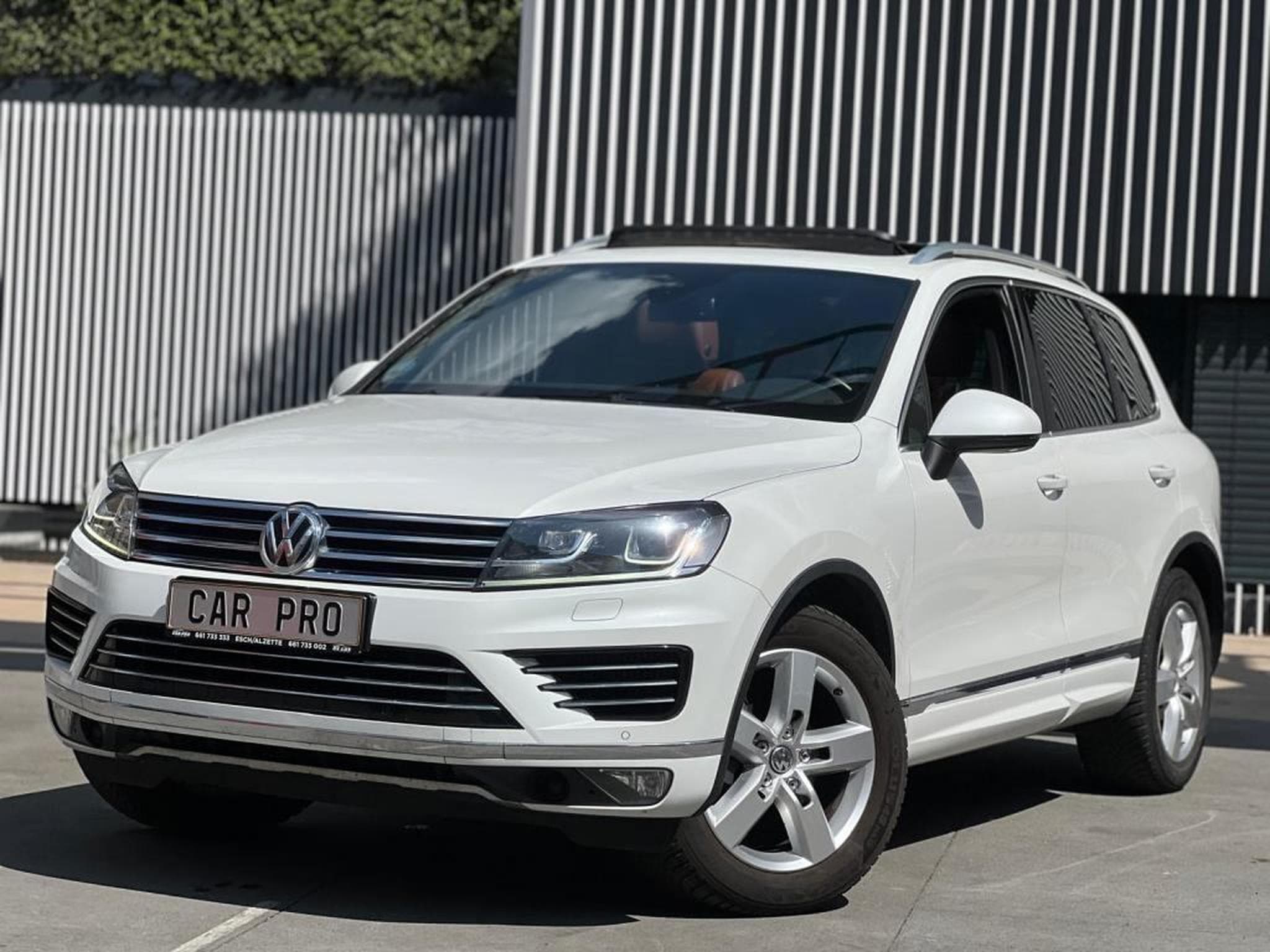 VW Touareg AUTOMATIQUE / 3.0 DIESEL / ATTACHE REMORQUE / PANORAMIQUE / (2015) - Photo 1