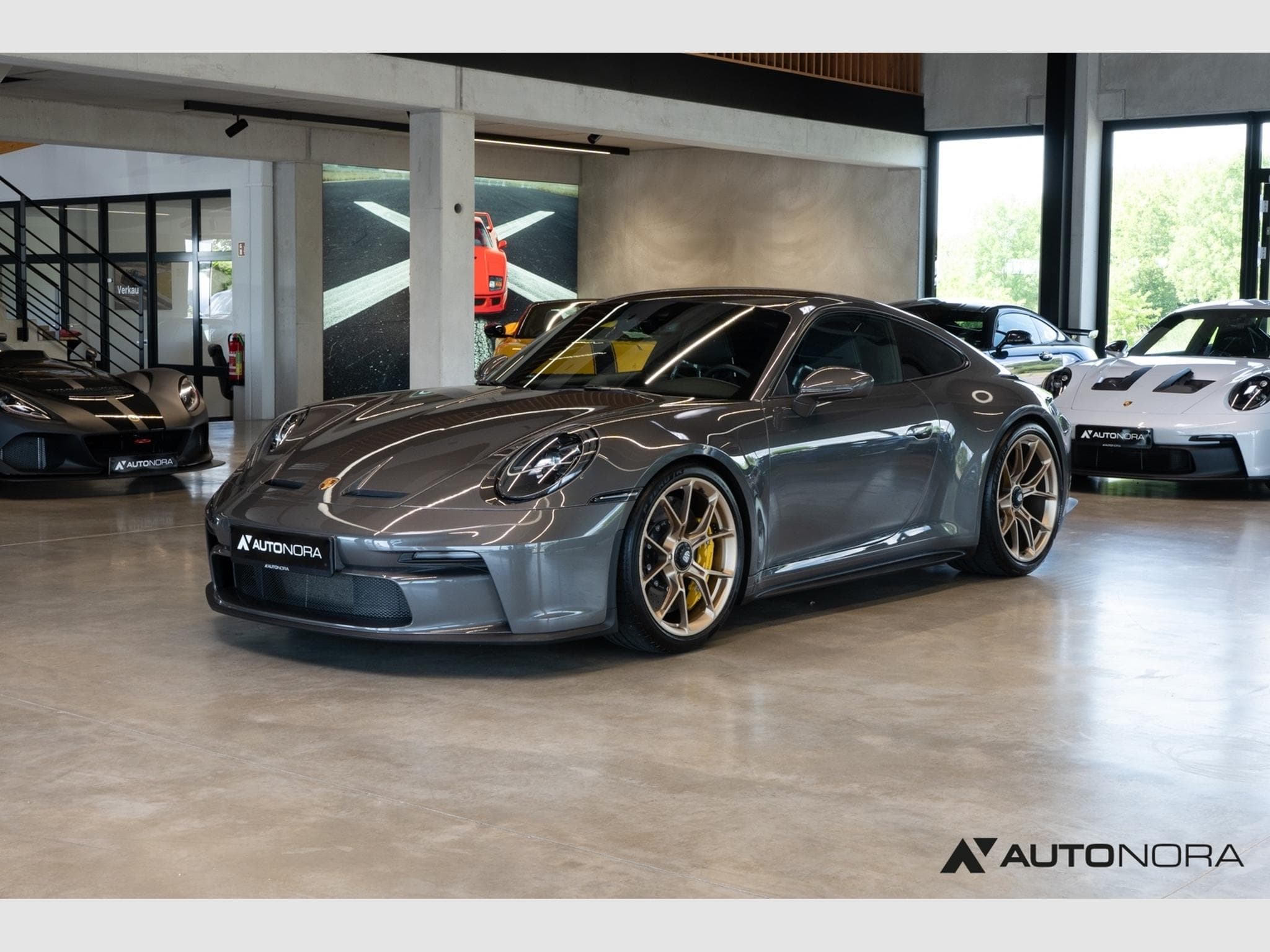 Porsche 992 911 (992.1) GT3 touring (2022) - Photo 1