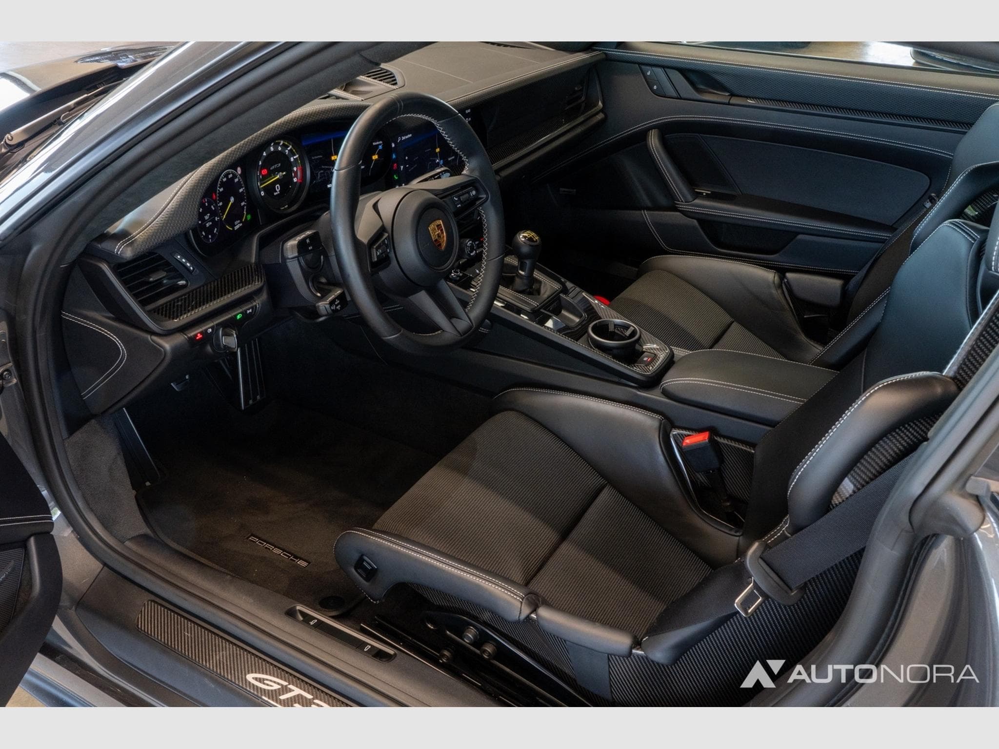 Porsche 992 911 (992.1) GT3 touring (2022) - Photo 12