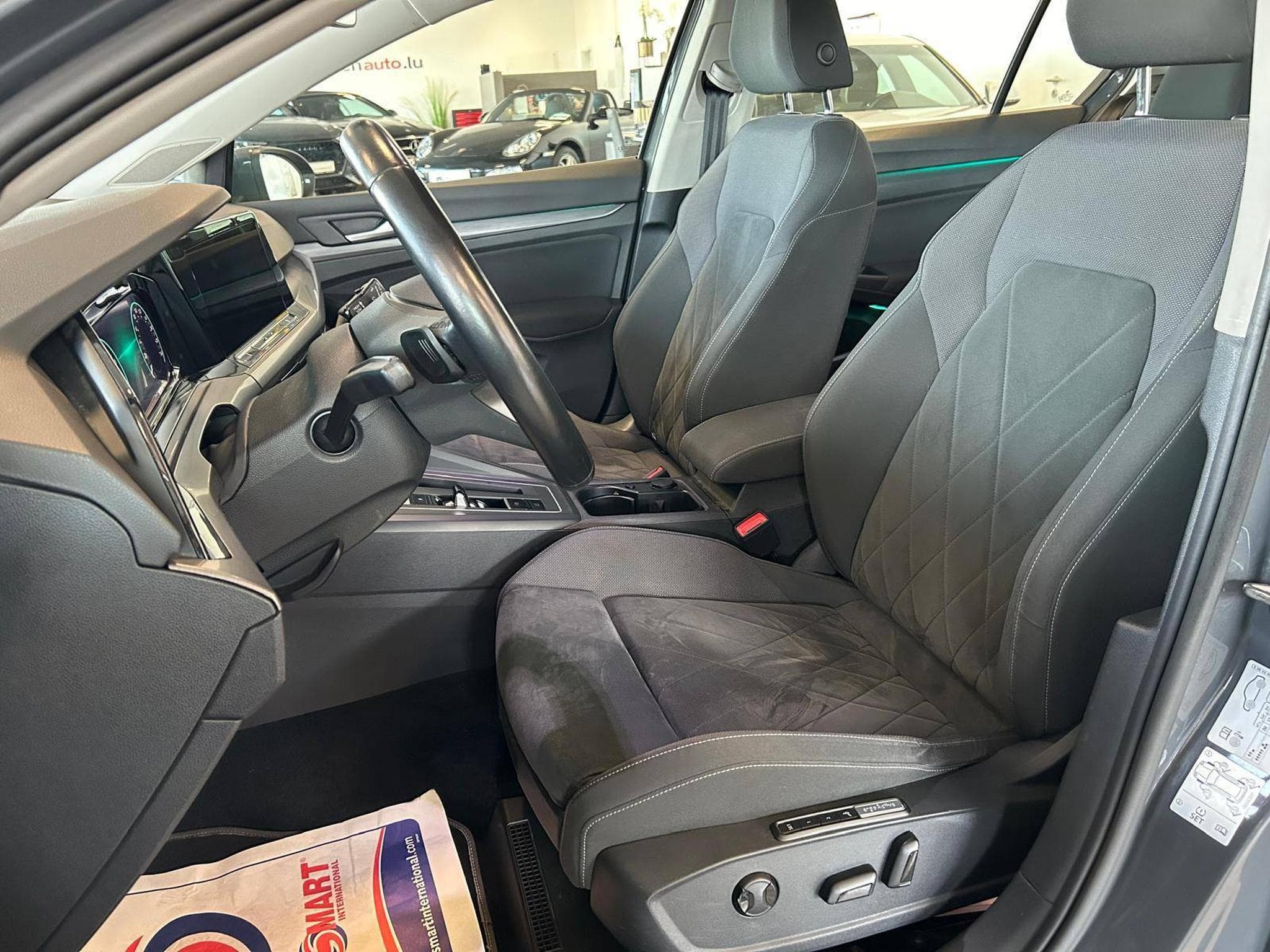 VW Golf VIII Lim. Style eTSI (2020) - Photo 11