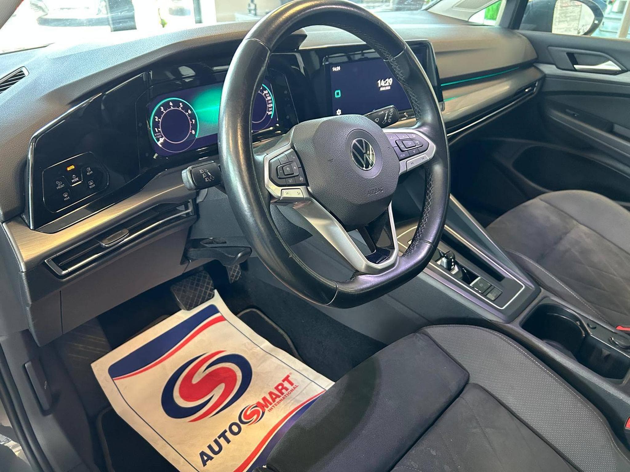 VW Golf VIII Lim. Style eTSI (2020) - Photo 8
