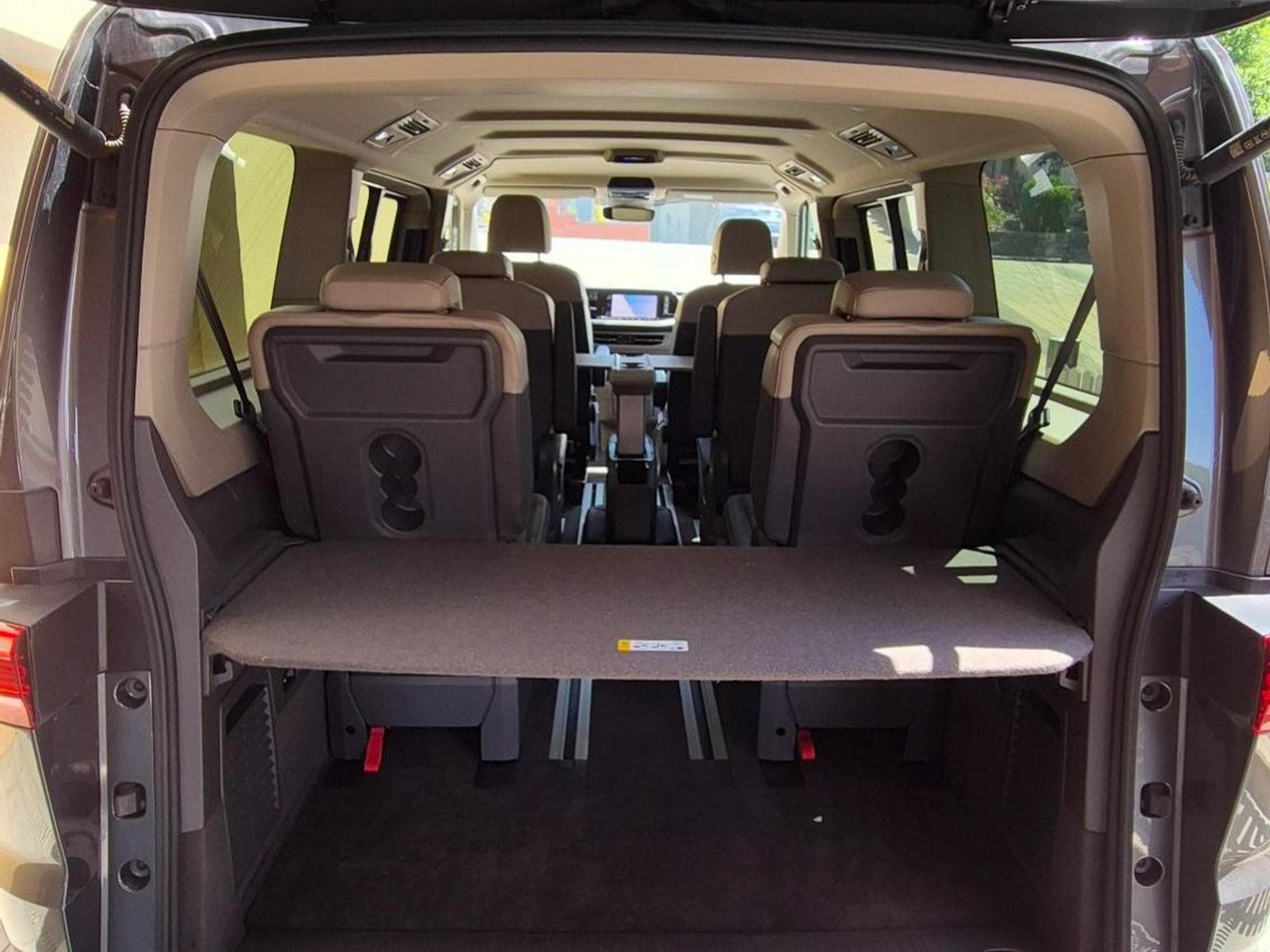 VW T7 Multivan Style Long (2022) - Photo 5