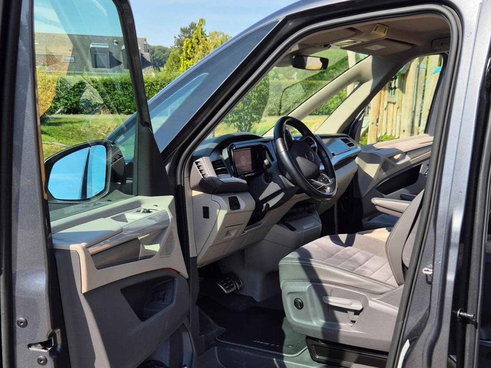 VW T7 Multivan Style Long (2022) - Photo 7