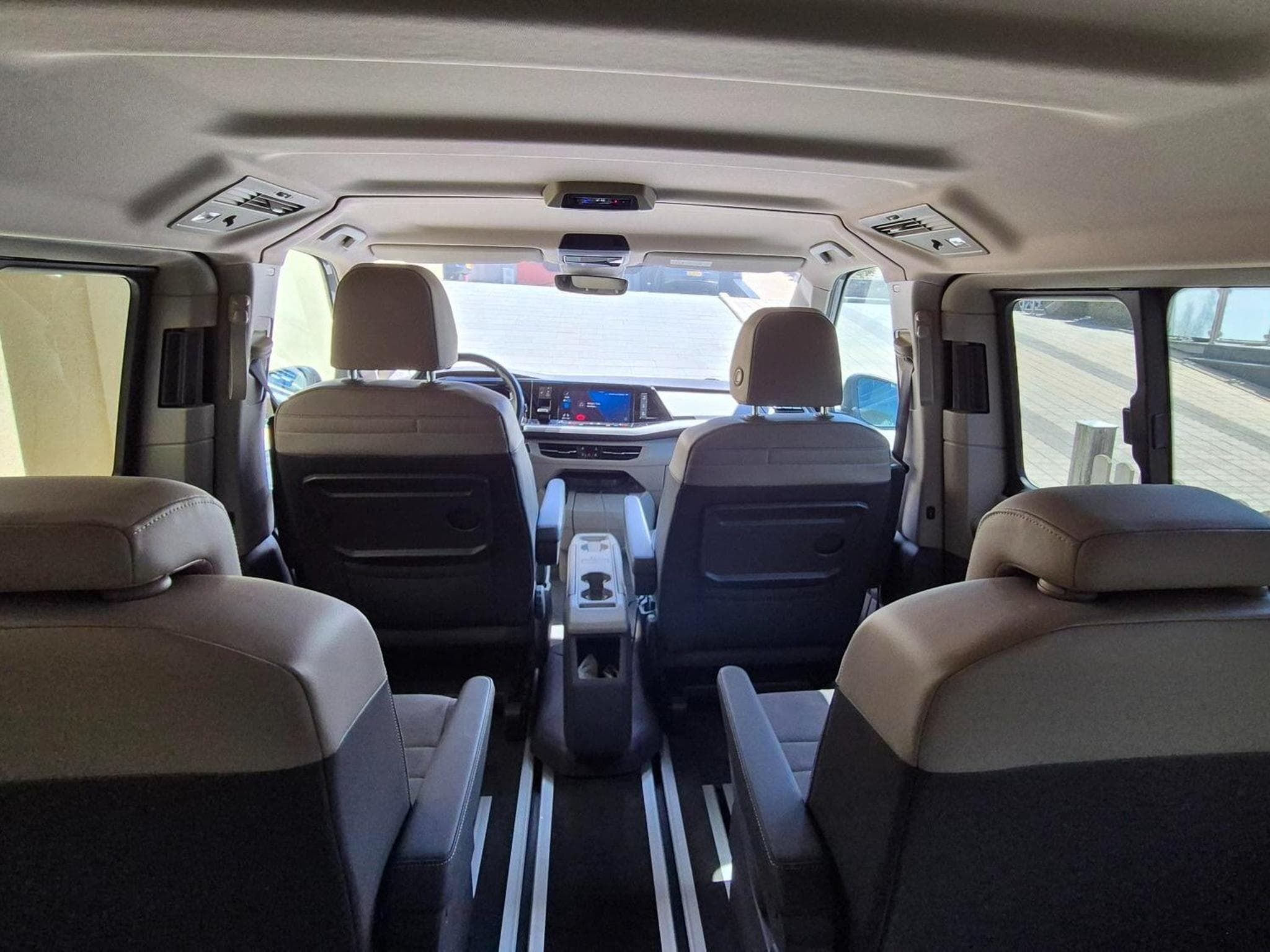 VW T7 Multivan Style Long (2022) - Photo 6