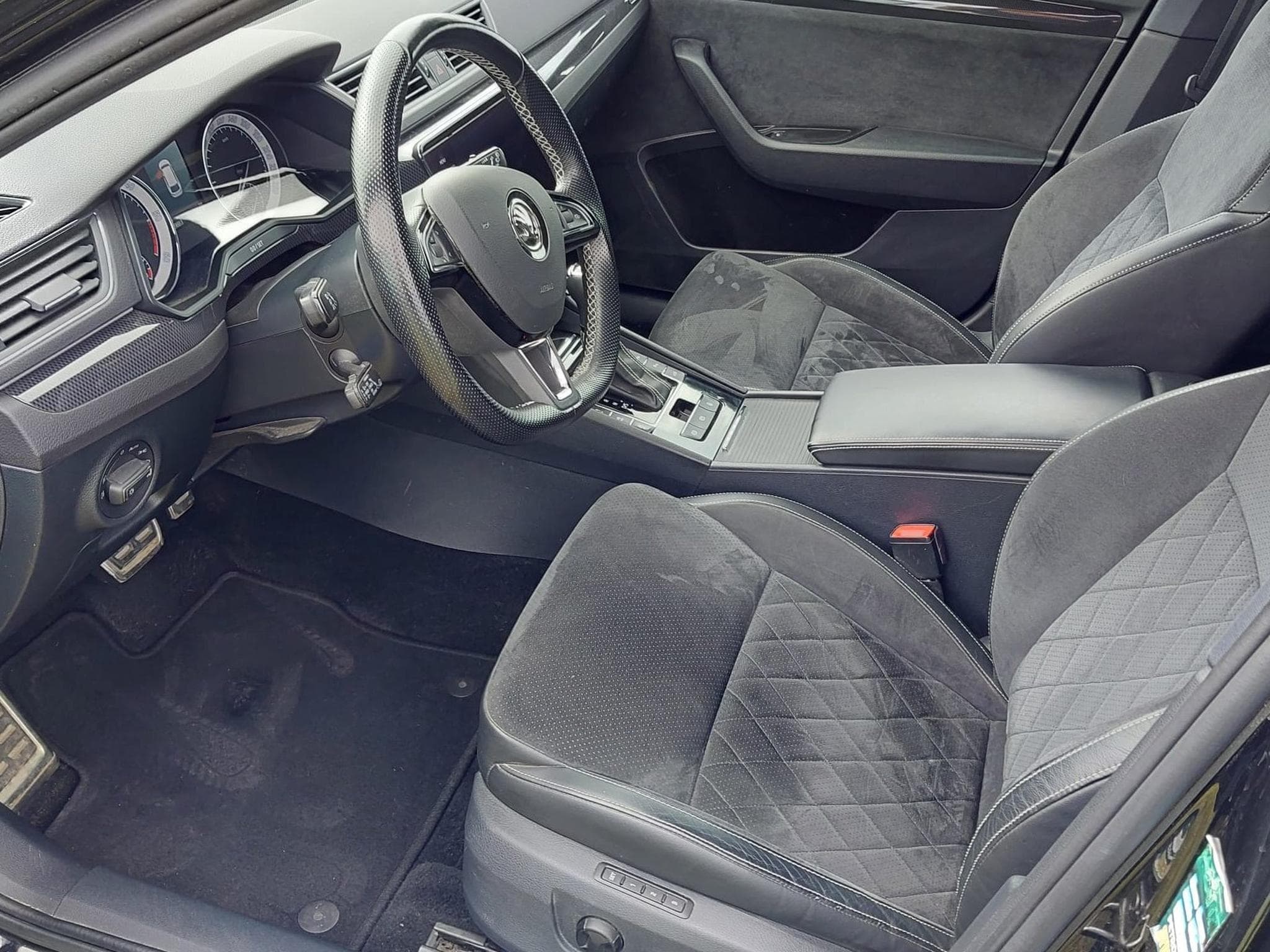 Skoda Superb Sportsline (2018) - Photo 2