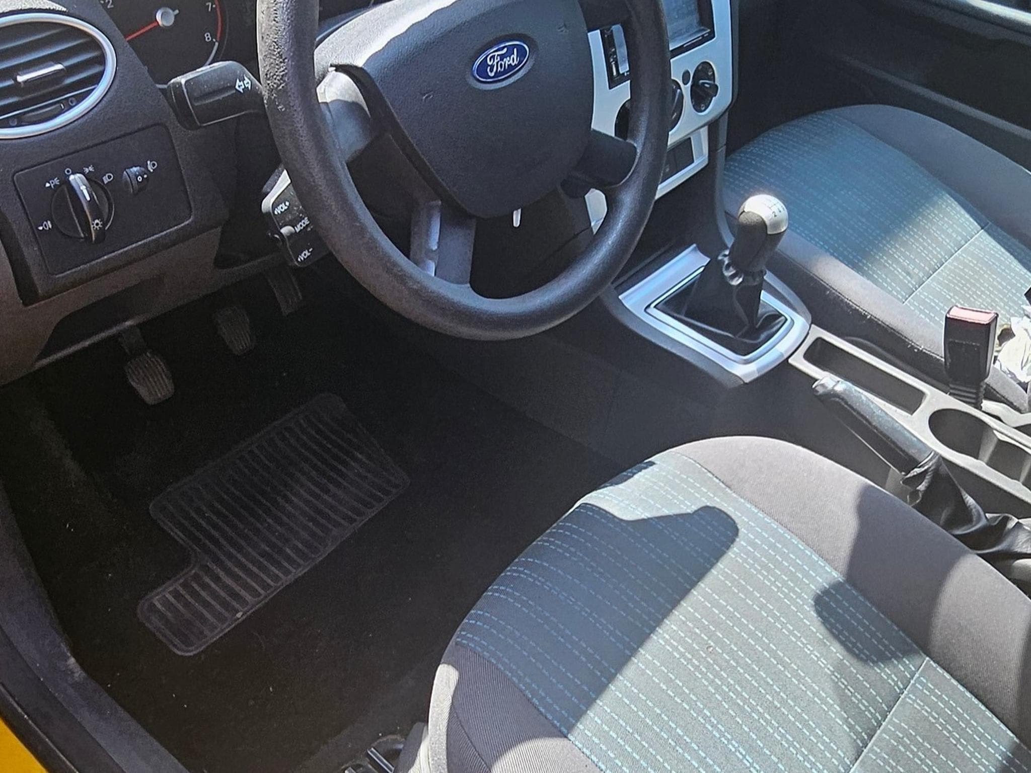 Ford Focus (2004) - Photo 2