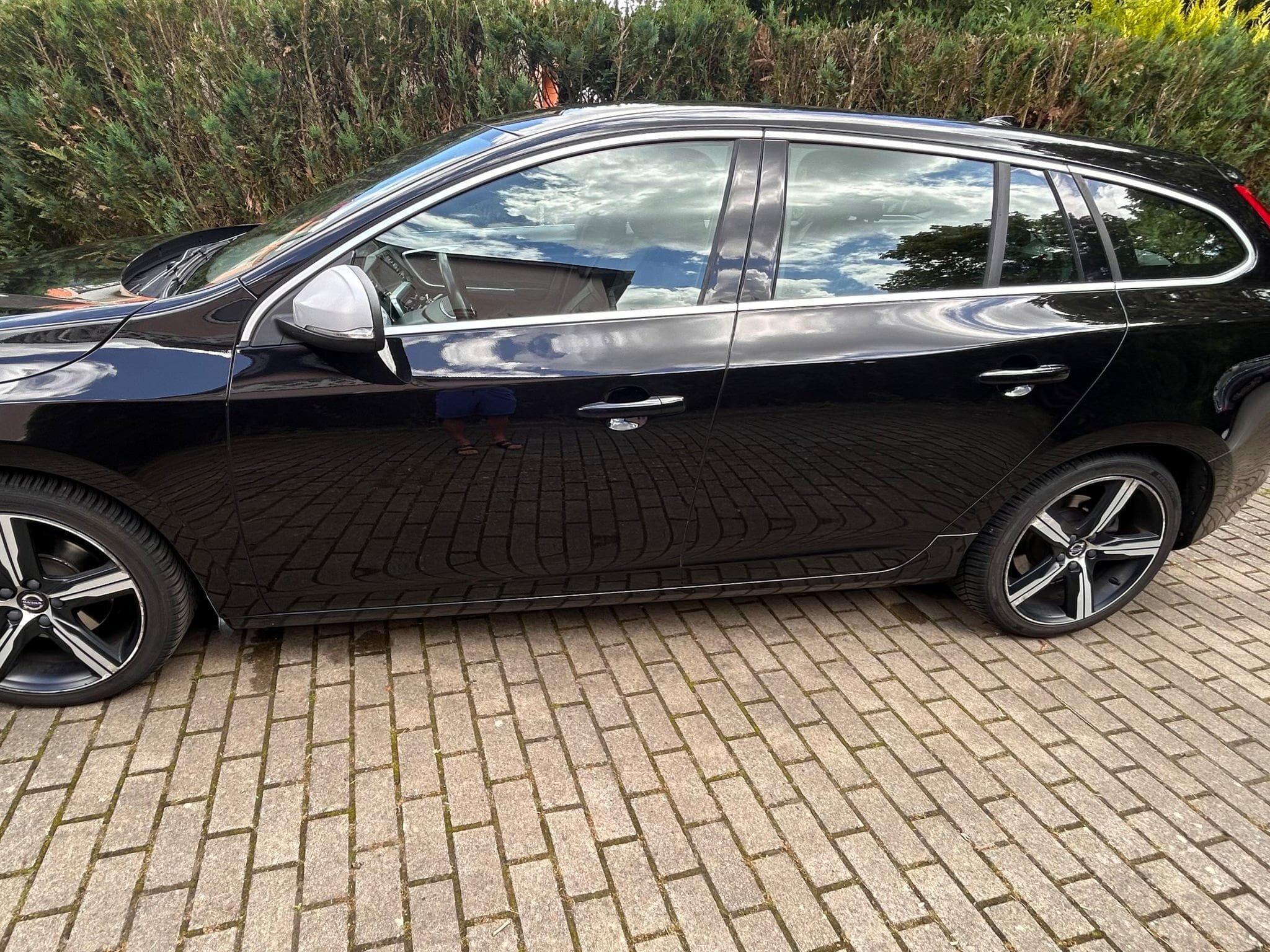 Volvo V60 Kombi Momentum R-Design (2019) - Photo 5
