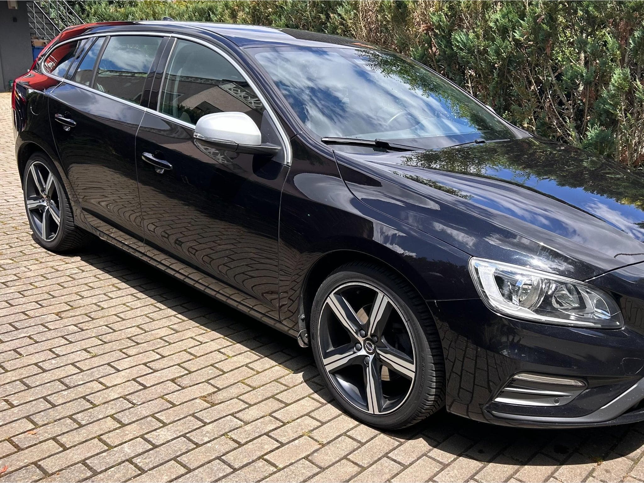 Volvo V60 Kombi Momentum R-Design (2019) - Photo 6