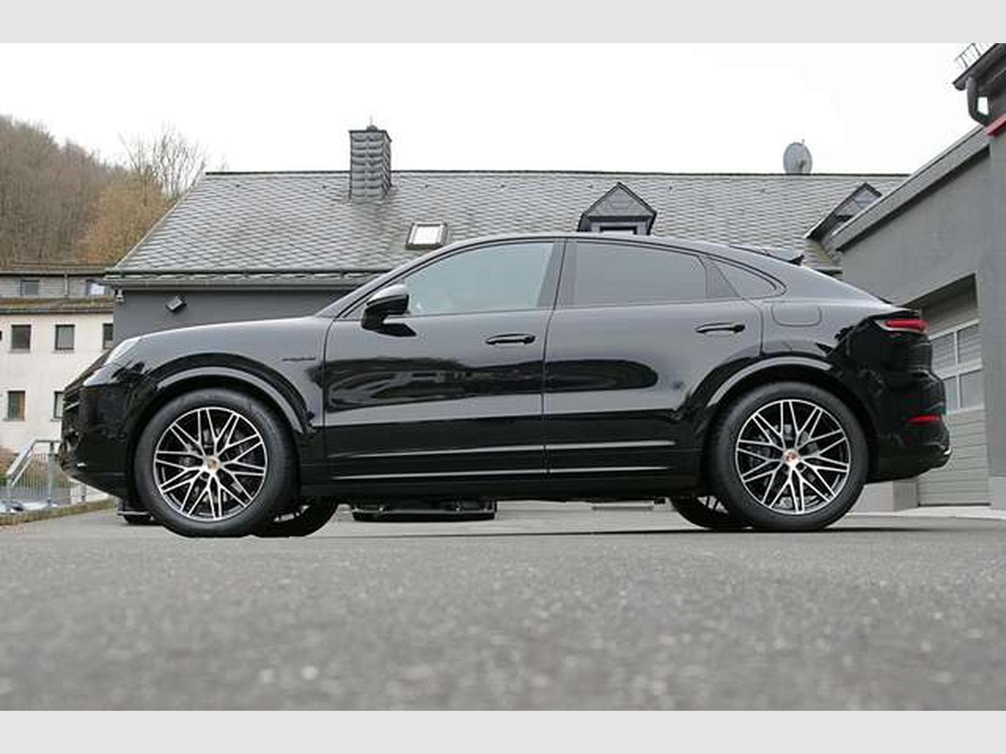 Porsche Cayenne Cayenne Coupe E-Hybrid Black Edition*HA-Lenkung* (2025) - Photo 3