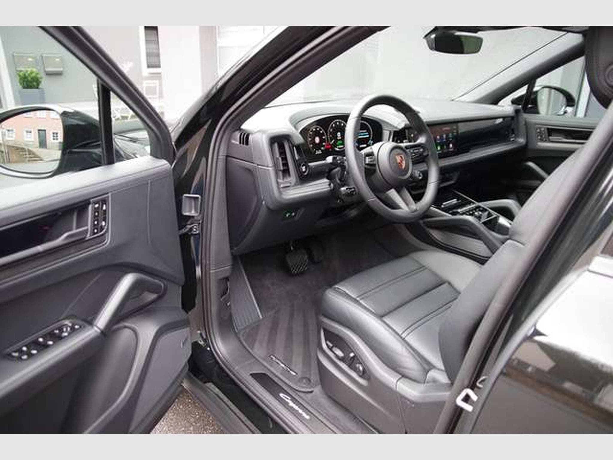 Porsche Cayenne Cayenne Coupe E-Hybrid Black Edition*HA-Lenkung* (2025) - Photo 5