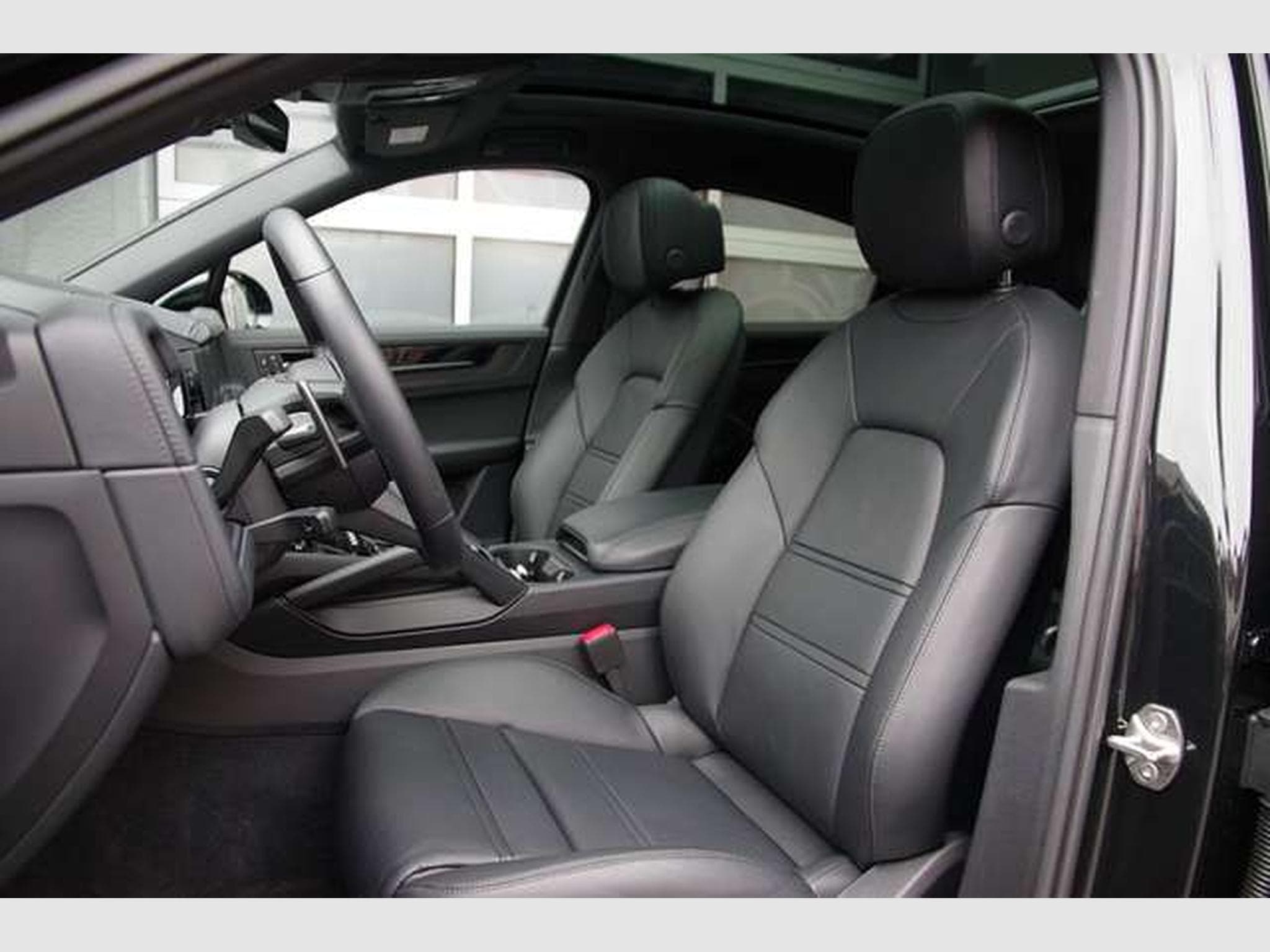 Porsche Cayenne Cayenne Coupe E-Hybrid Black Edition*HA-Lenkung* (2025) - Photo 6
