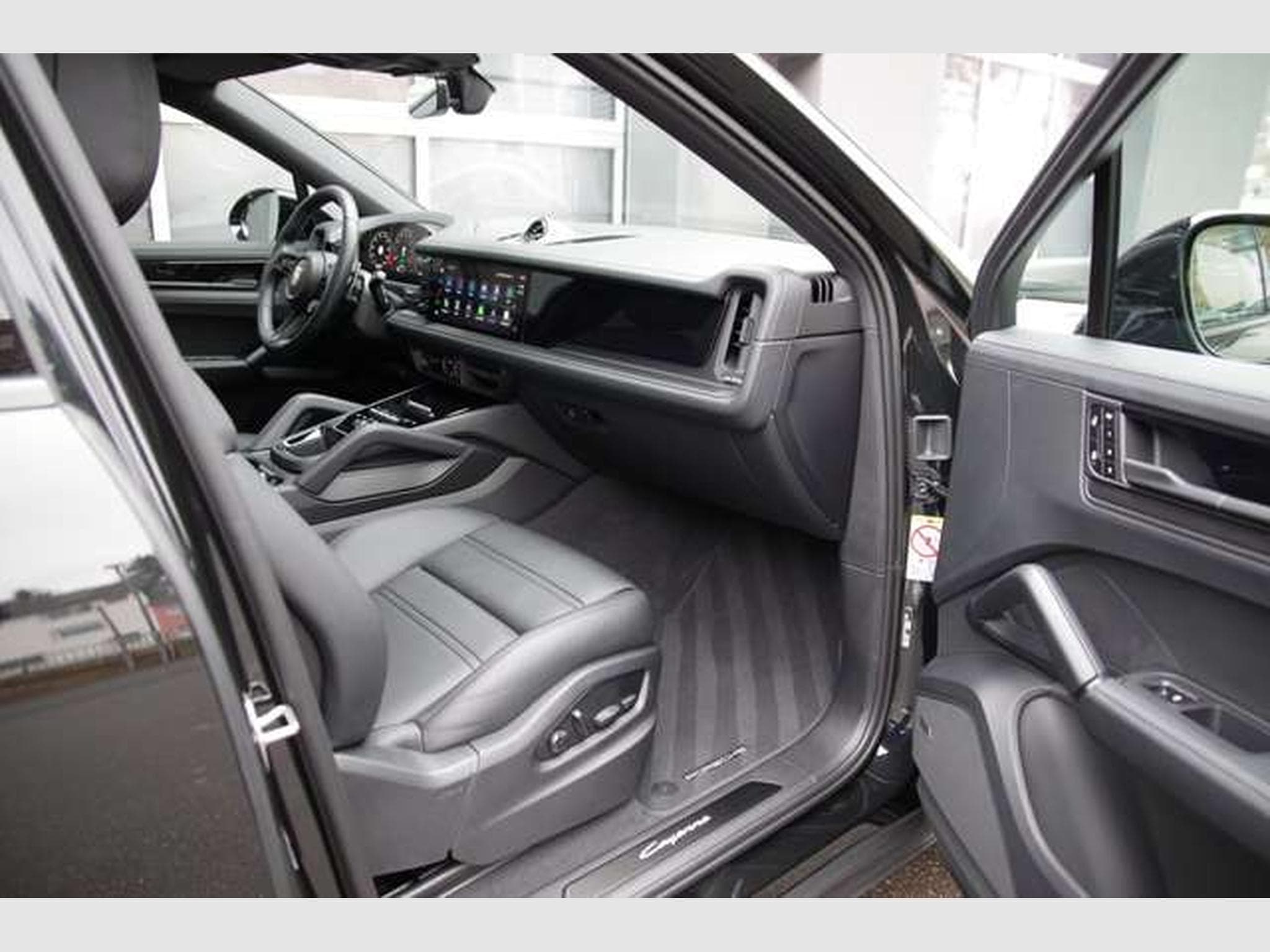 Porsche Cayenne Cayenne Coupe E-Hybrid Black Edition*HA-Lenkung* (2025) - Photo 7