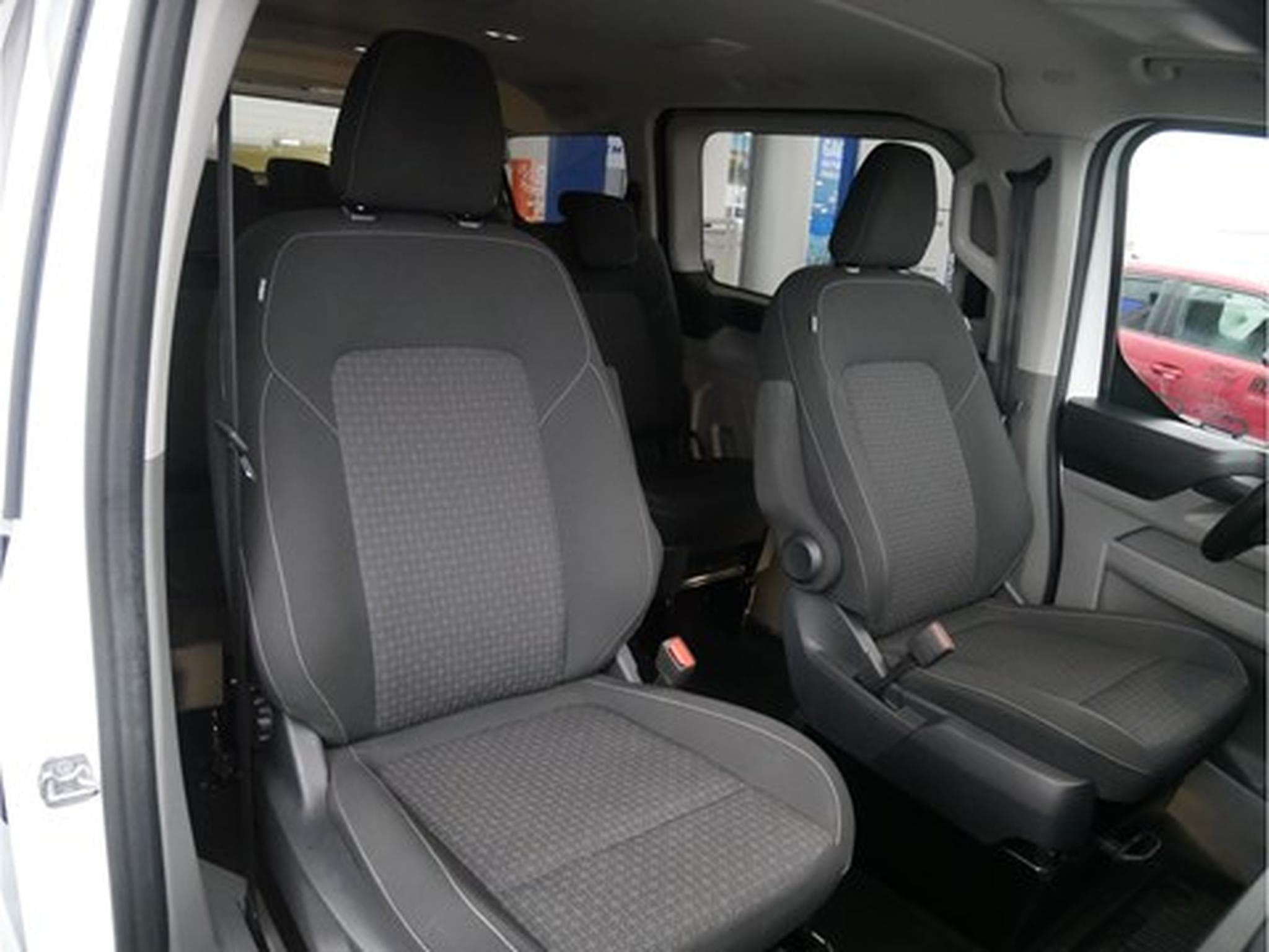 Ford Transit KOMBI 320L TREND 2.0TDCI A8 4WD LWB 170ch (L2/H1) (1925) - Photo 4