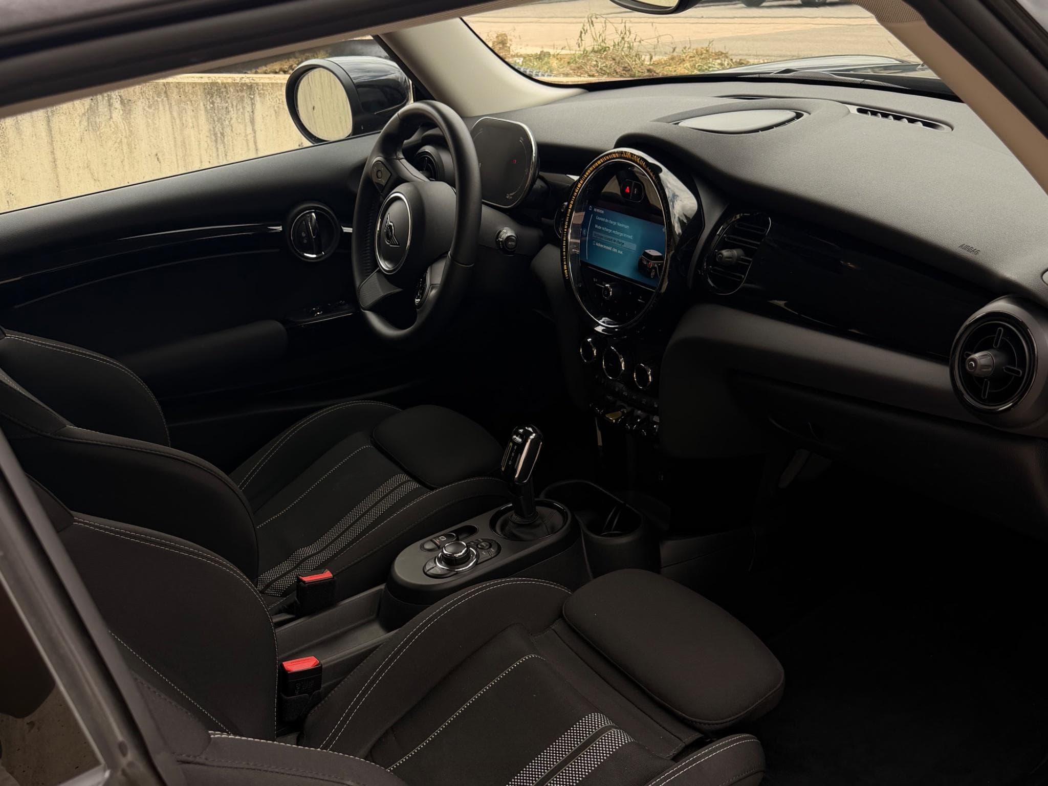 Mini Cooper SE Hatch (2022) - Photo 3