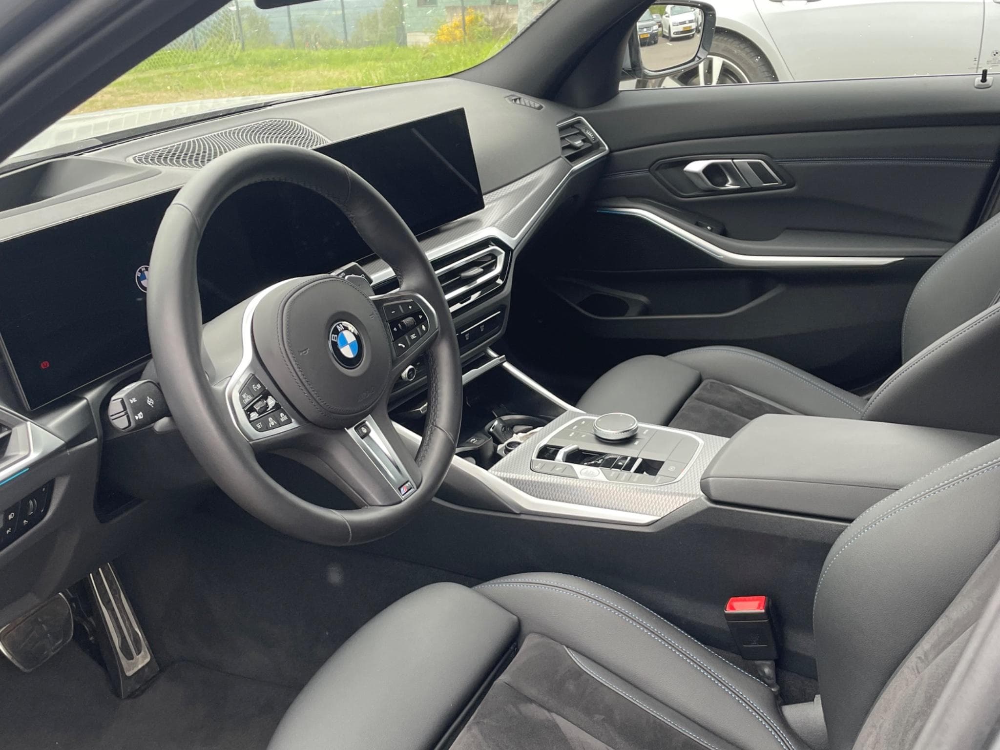 BMW 320 Sport M (2023) - Photo 2