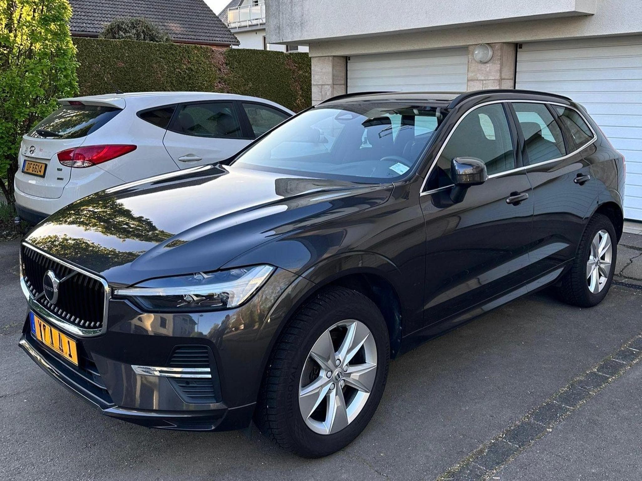 Volvo XC60 Core B4 Mild Hybrid Diesel Platinum Grey (2022) - Photo 3