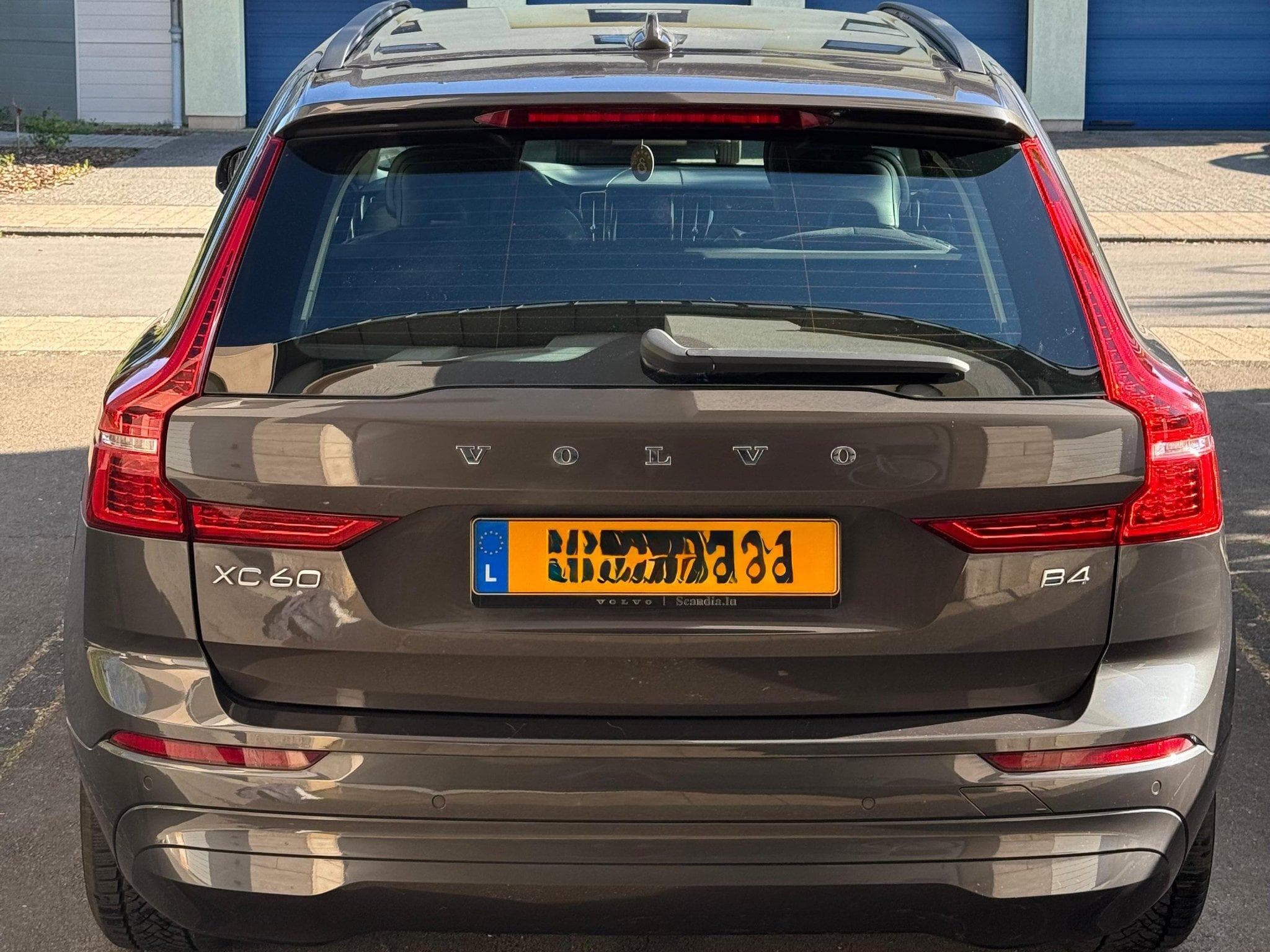 Volvo XC60 Core B4 Mild Hybrid Diesel Platinum Grey (2022) - Photo 5