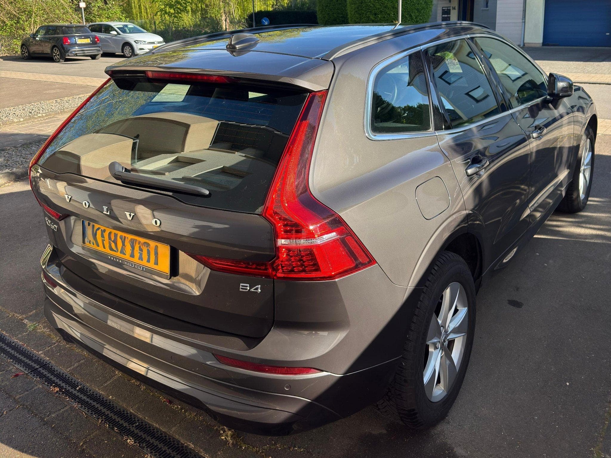 Volvo XC60 Core B4 Mild Hybrid Diesel Platinum Grey (2022) - Photo 6