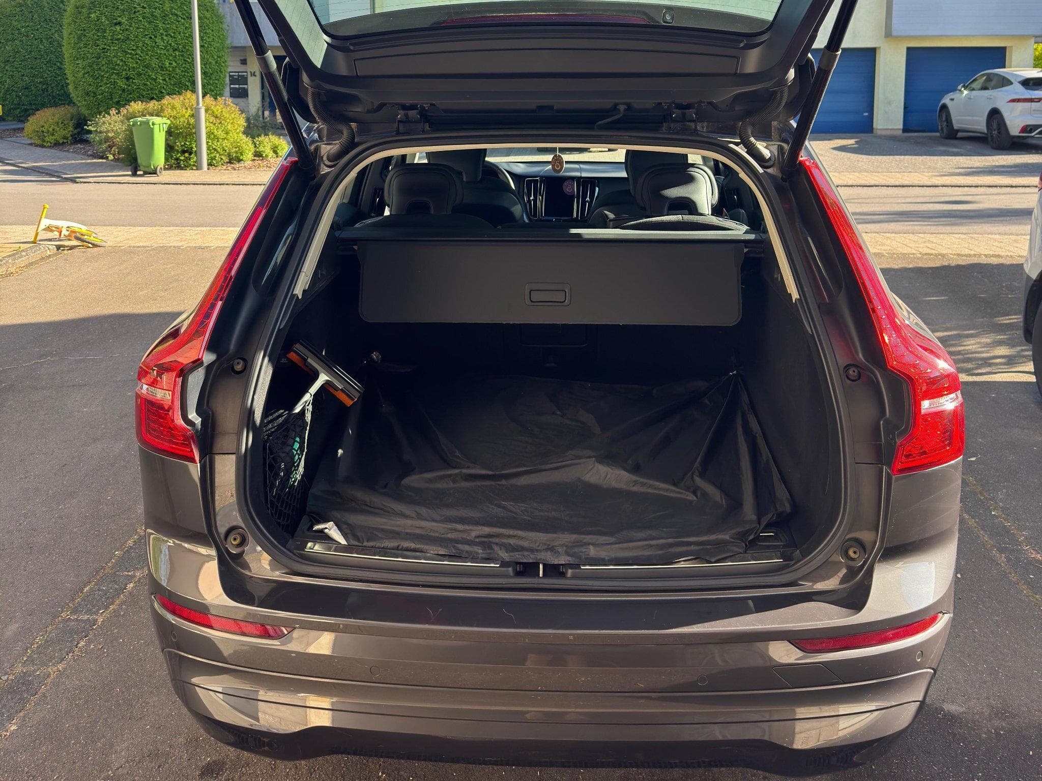 Volvo XC60 Core B4 Mild Hybrid Diesel Platinum Grey (2022) - Photo 7