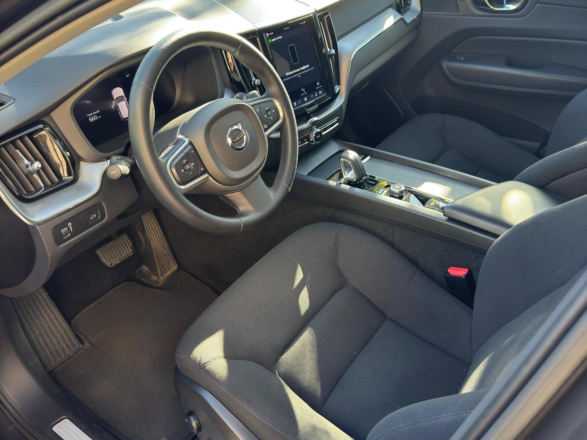 Volvo XC60 Core B4 Mild Hybrid Diesel Platinum Grey (2022) - Photo 8