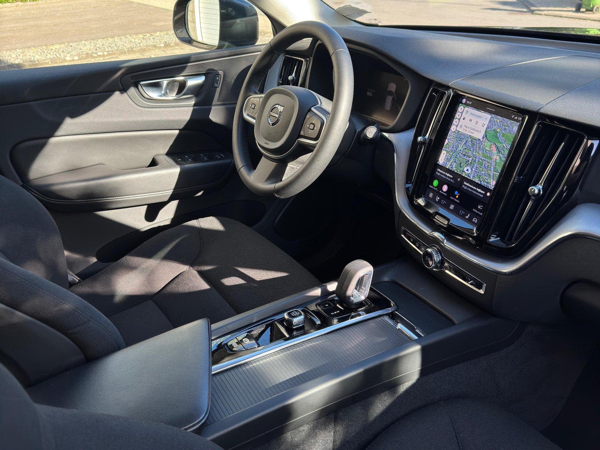 Volvo XC60 Core B4 Mild Hybrid Diesel Platinum Grey (2022) - Photo 9
