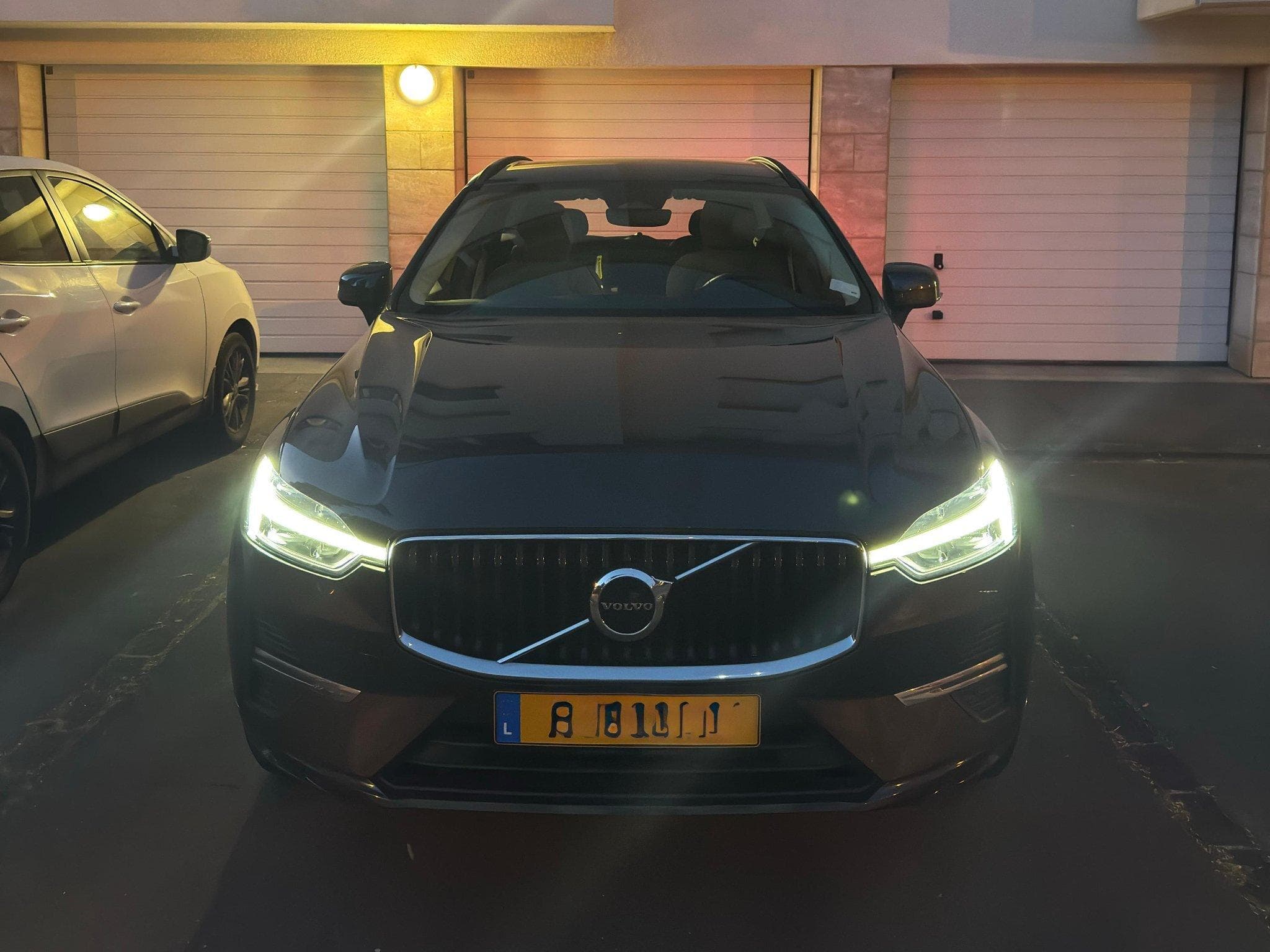 Volvo XC60 Core B4 Mild Hybrid Diesel Platinum Grey (2022) - Photo 10