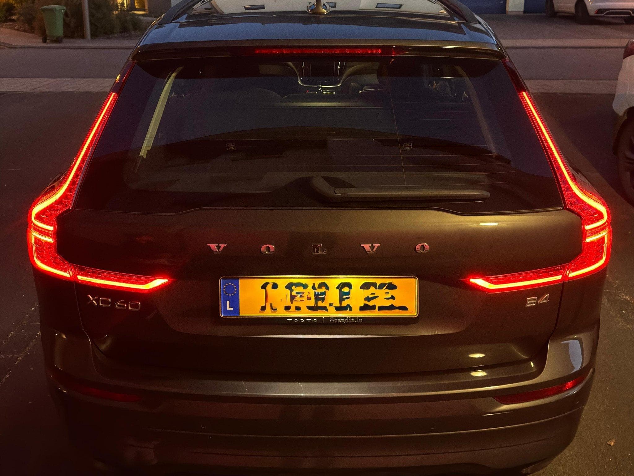 Volvo XC60 Core B4 Mild Hybrid Diesel Platinum Grey (2022) - Photo 11