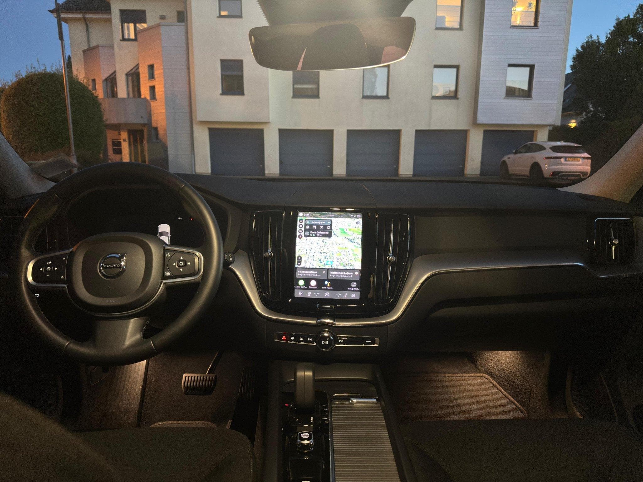 Volvo XC60 Core B4 Mild Hybrid Diesel Platinum Grey (2022) - Photo 14