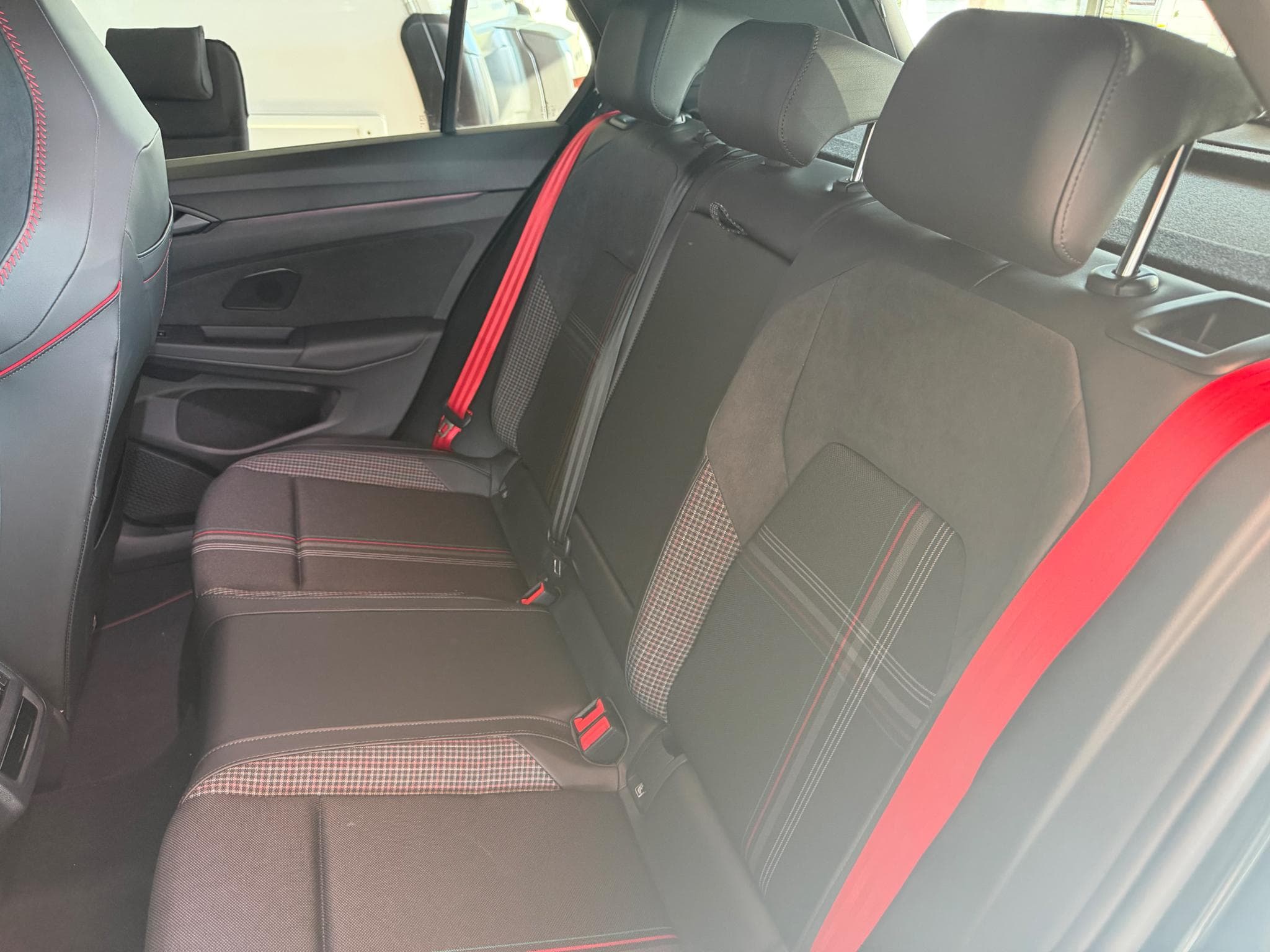 VW Golf VIII GTI 50 Years 2.0 TSI DSG 7 (2026) - Photo 5