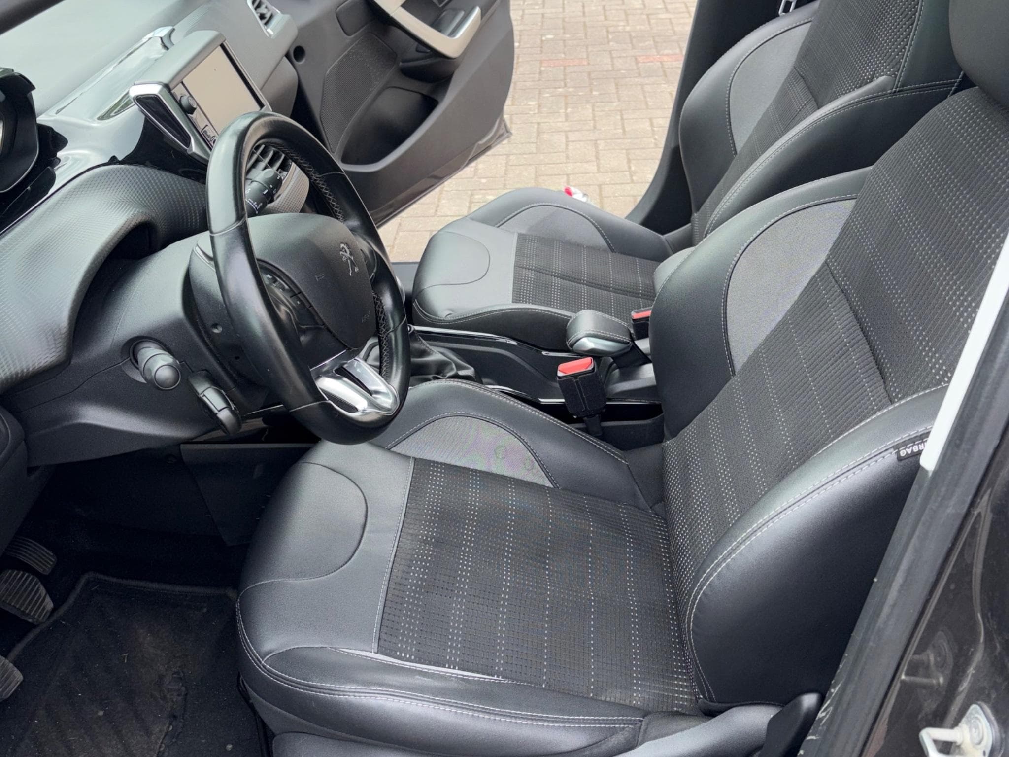 Peugeot 2008 (2019) - Photo 7