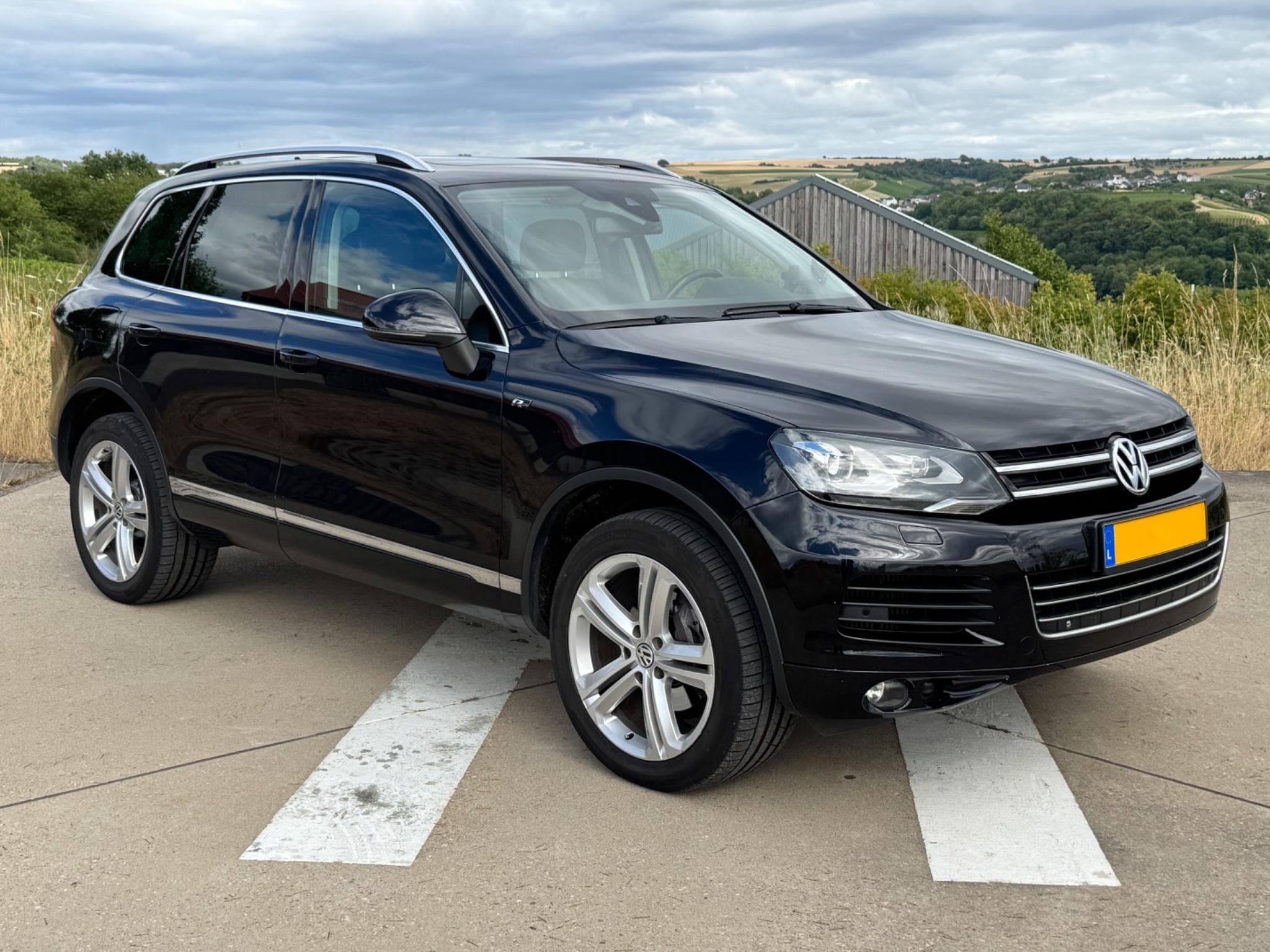 VW Touareg R-Line (2011) - Photo 1