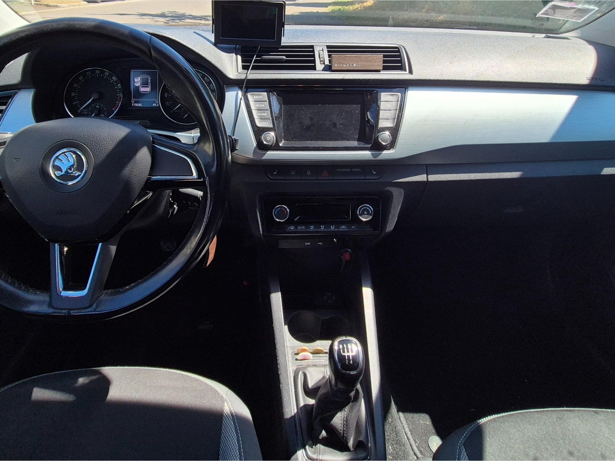 Skoda Fabia 1.4 TDI 90ch Edition Ambition (2017) - Photo 3