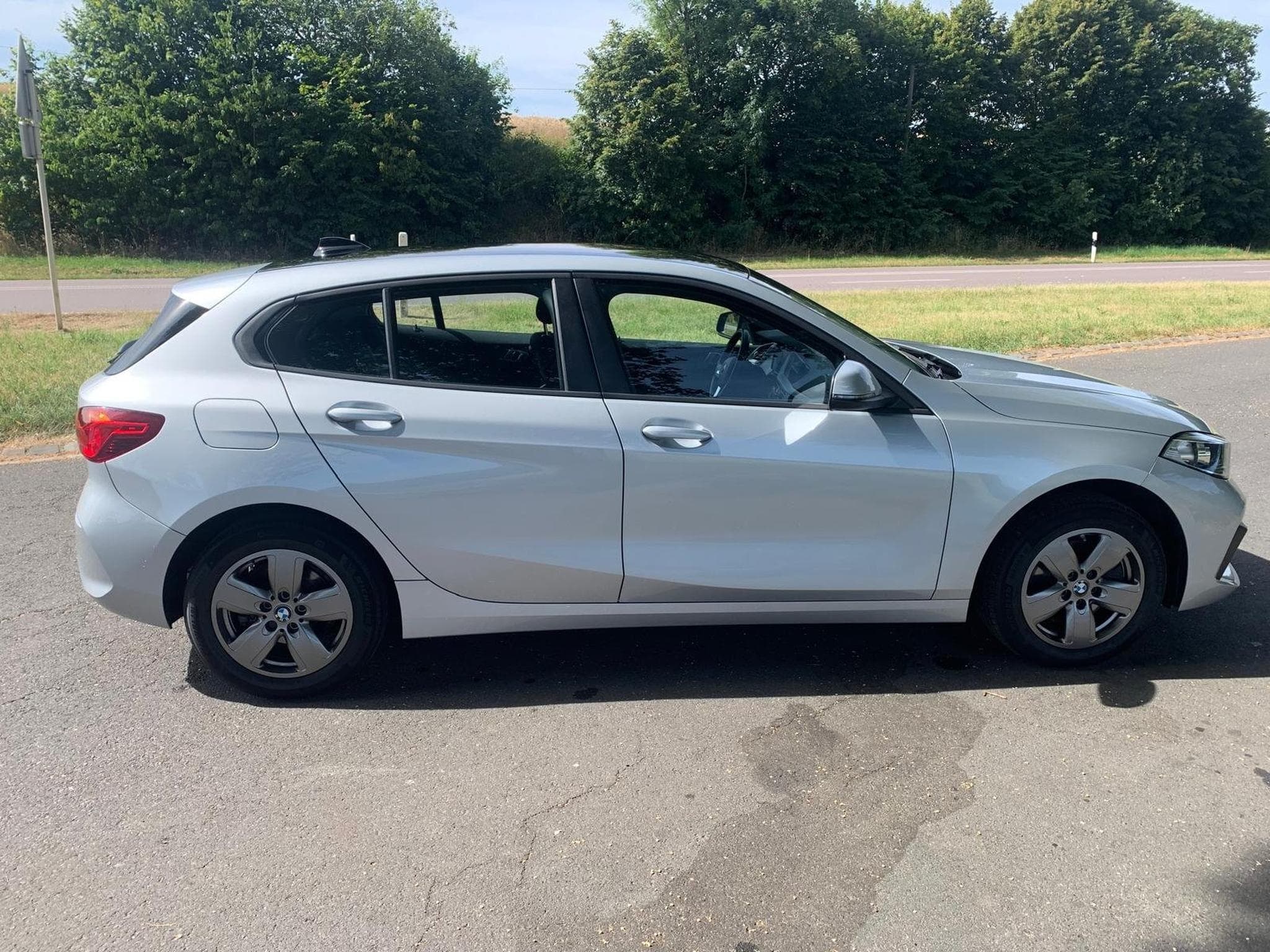 BMW 118 Advantage – Shadow Edition (2020) - Photo 2