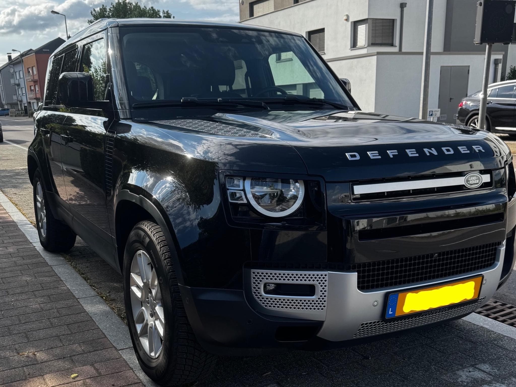 Land-Rover Defender 110 (2024) - Photo 1