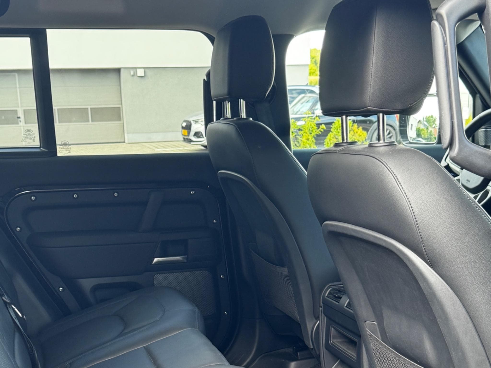 Land-Rover Defender 110 (2024) - Photo 5