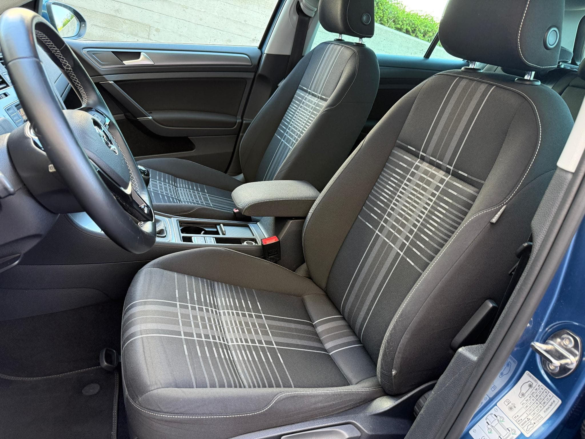 VW Golf VII 1.6 TDI LOUNGE 110 PS FAP (2015) - Photo 5