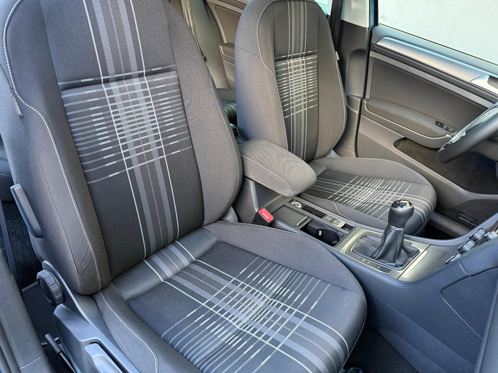 VW Golf VII 1.6 TDI LOUNGE 110 PS FAP (2015) - Photo 7