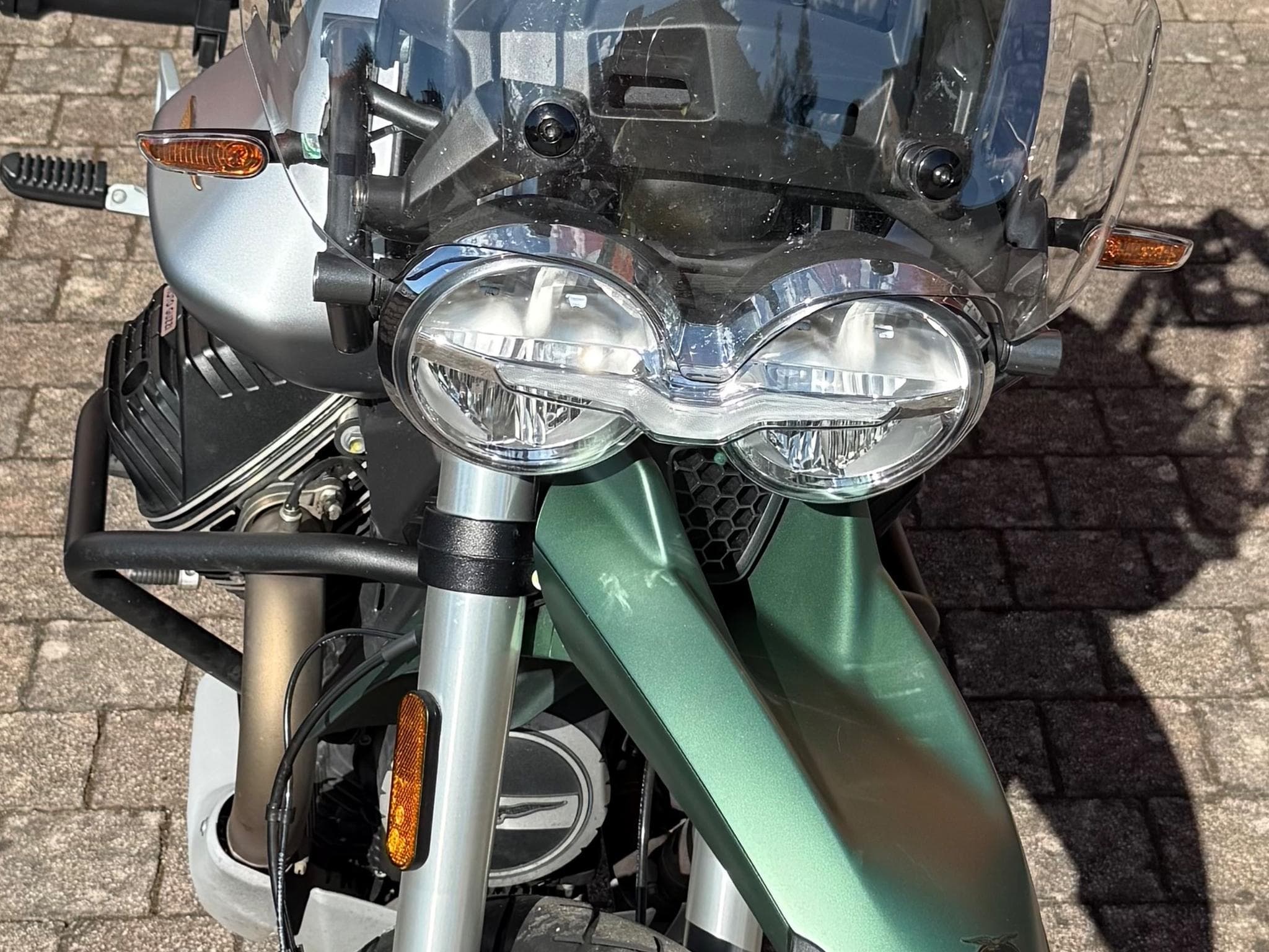 Moto Guzzi V85 TT Centenario (2021) - Photo 3
