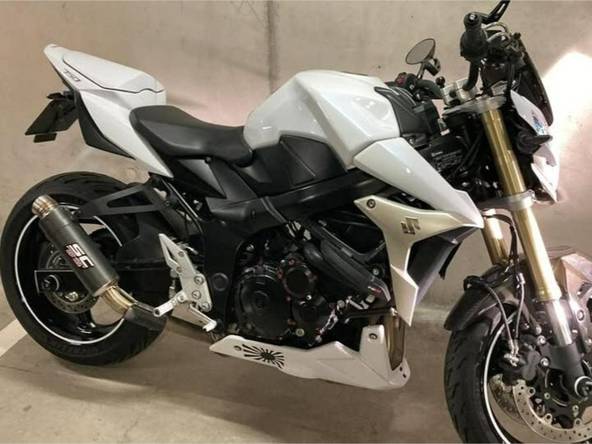 Suzuki GSR 750A (2013) - Photo 3