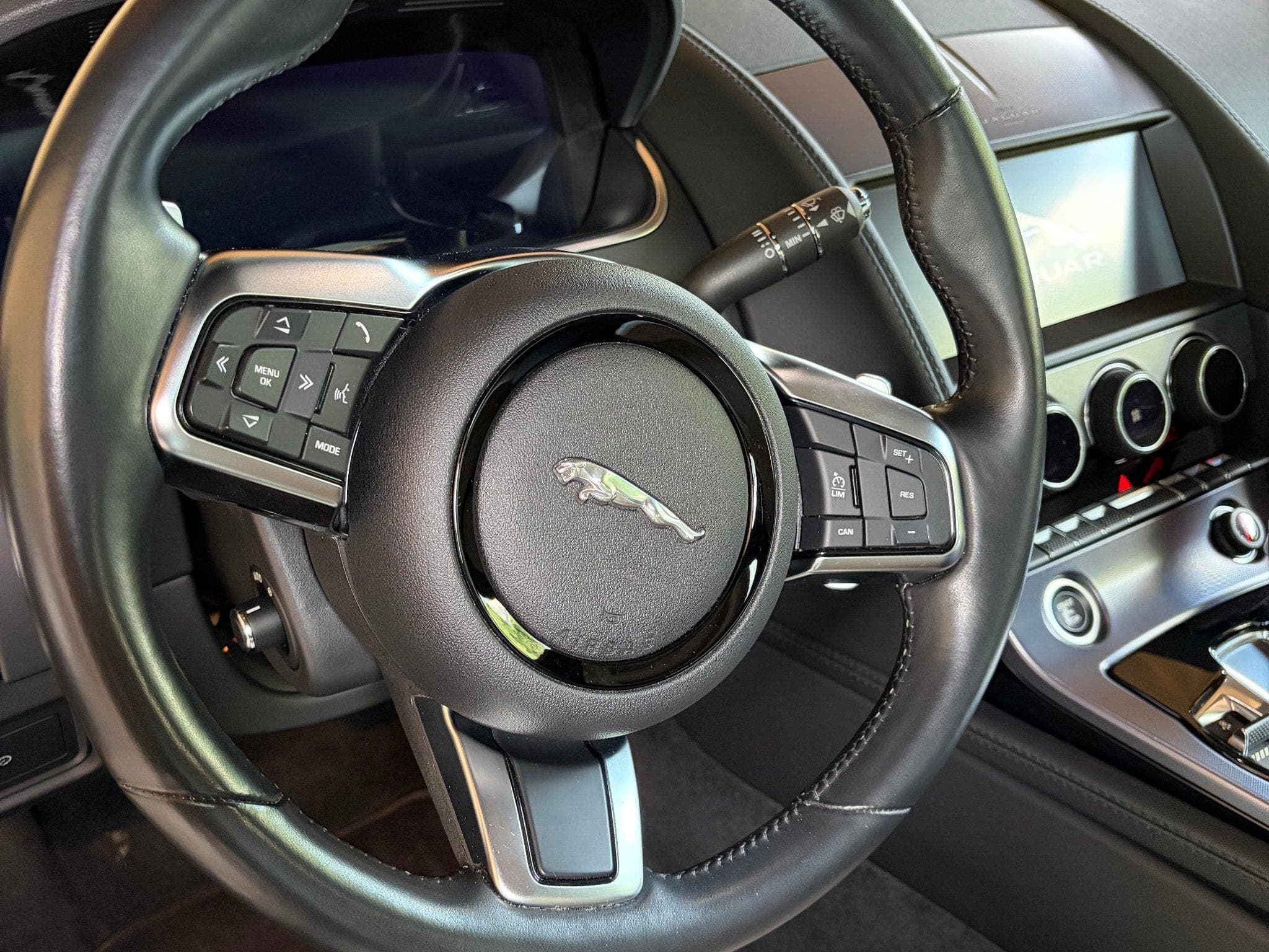 Jaguar F-Type Coupé P300 / Meridian / Pano / 19" (2021) - Photo 13