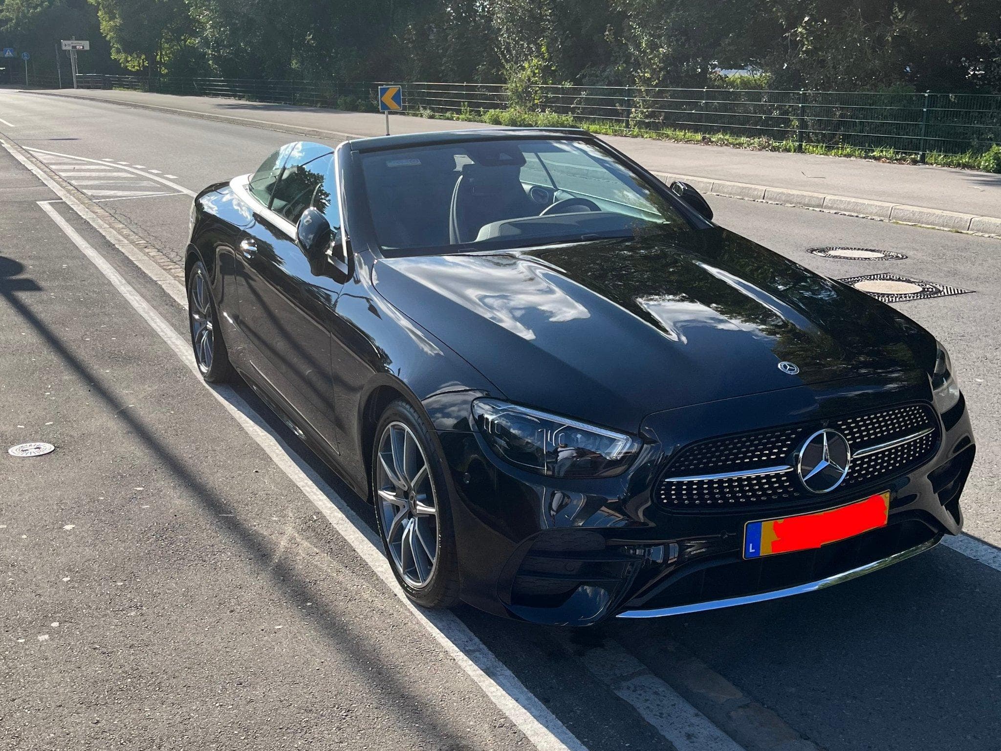 Mercedes E 200 E200 AMG LINE / NOIRE / BURMESTER / 360 (2023) - Photo 1